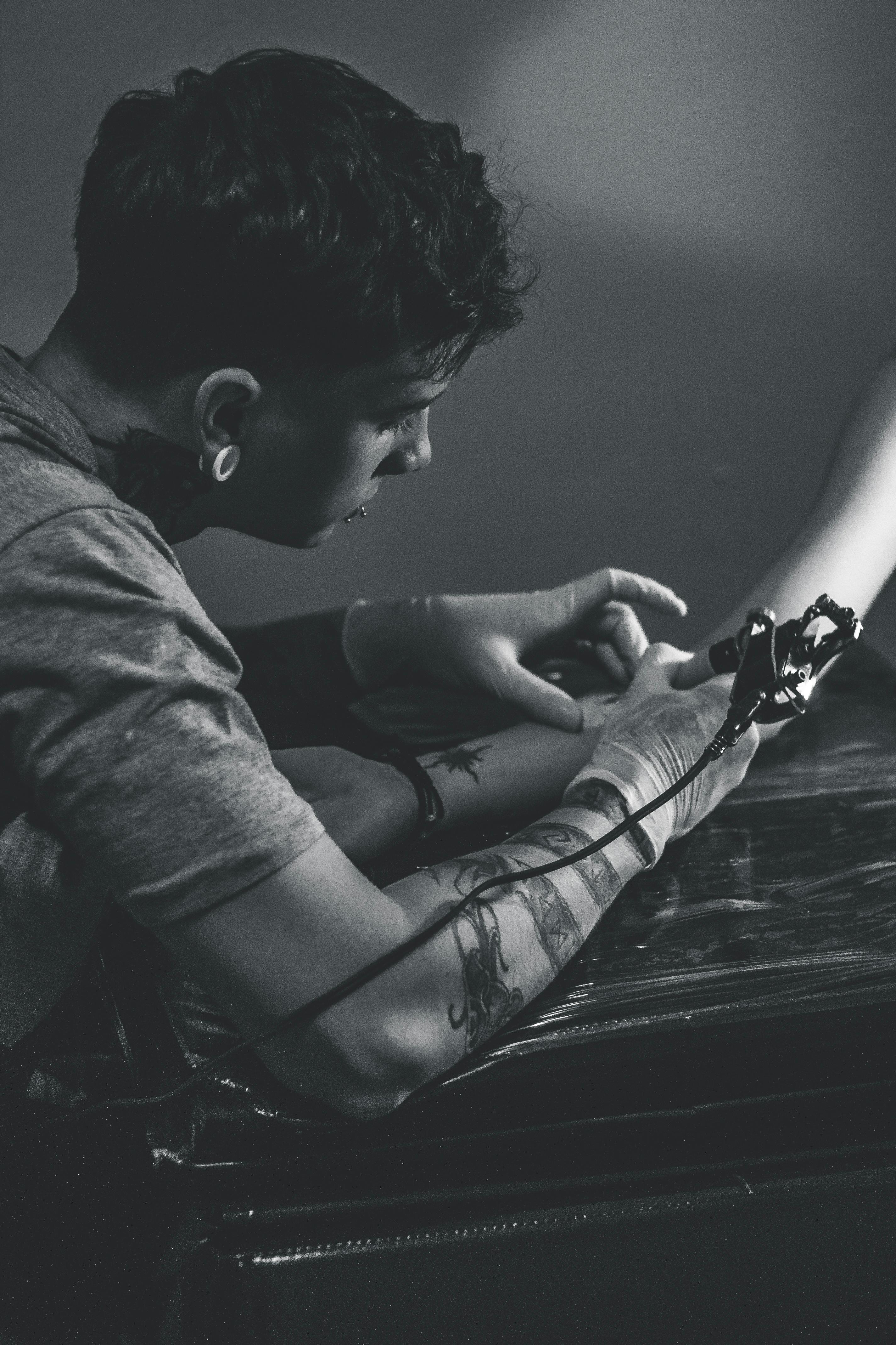 Tattoo Artist Photo, Download The BEST