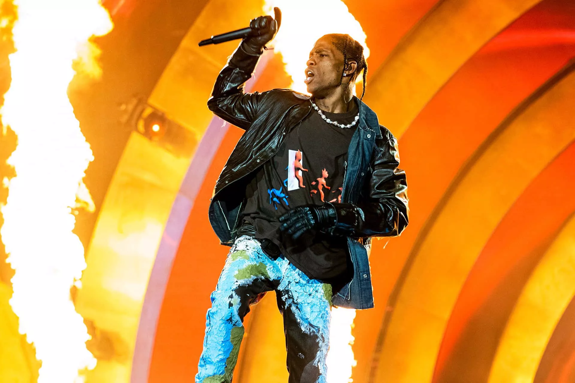 Download Travis Scott Performing On
