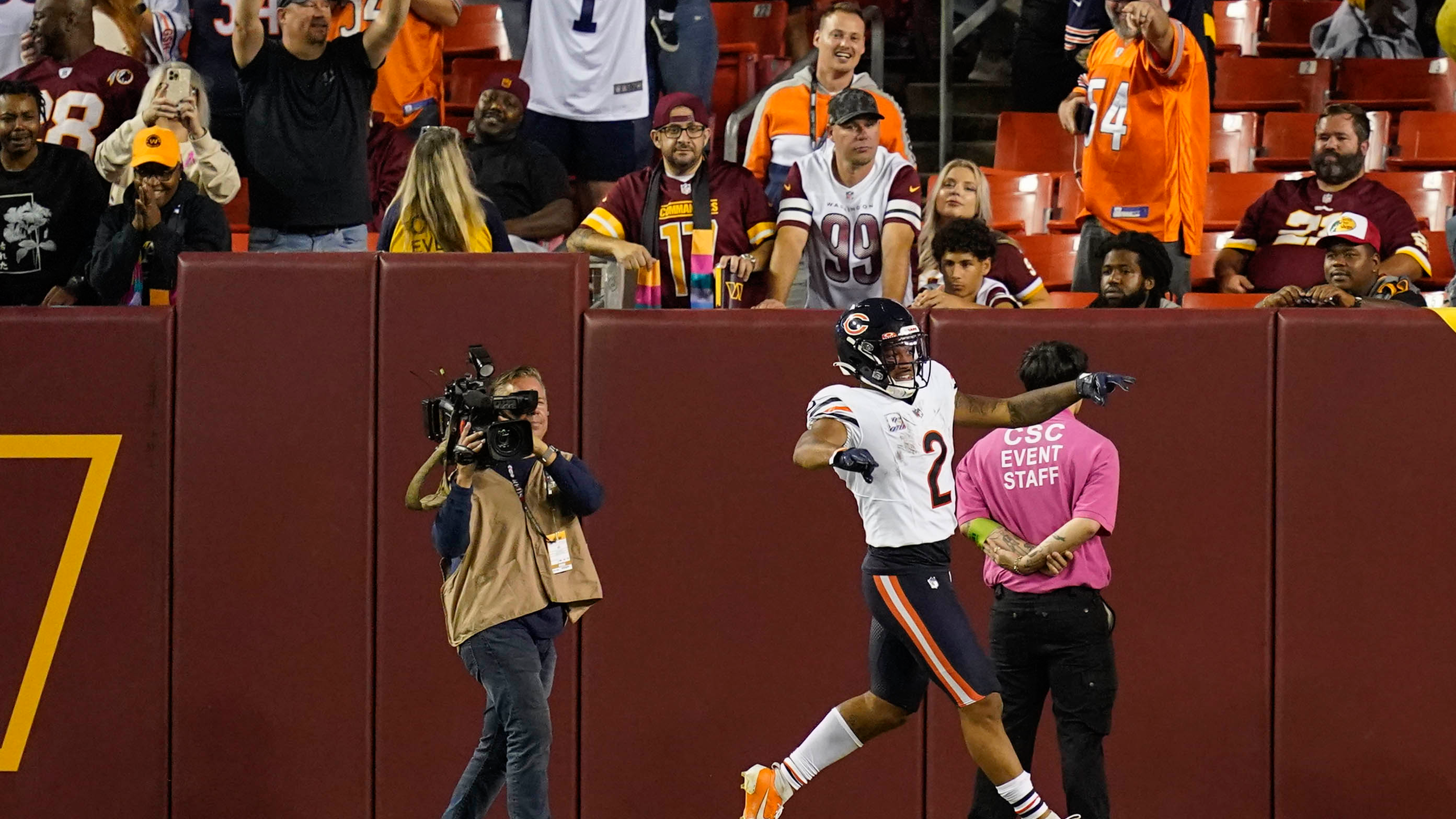 Fields and Moore lead the Bears to