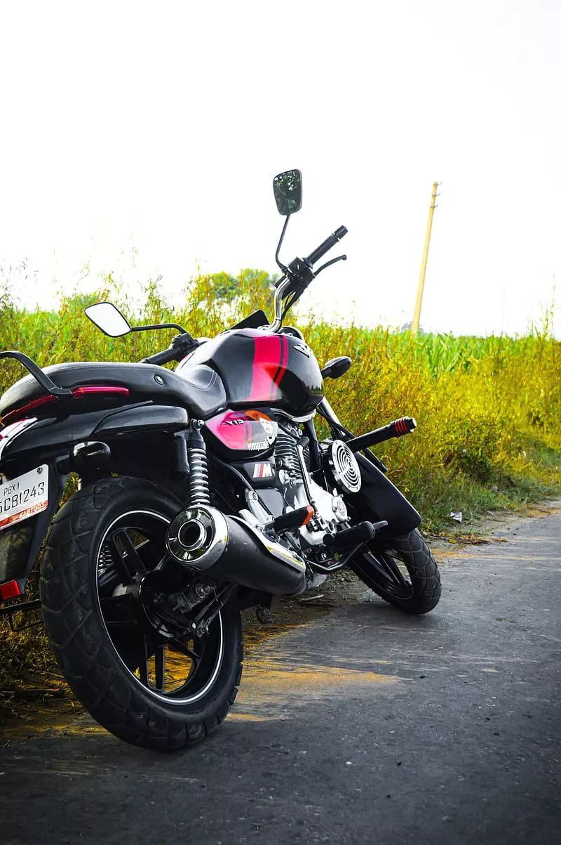 HD bajaj v wallpaper
