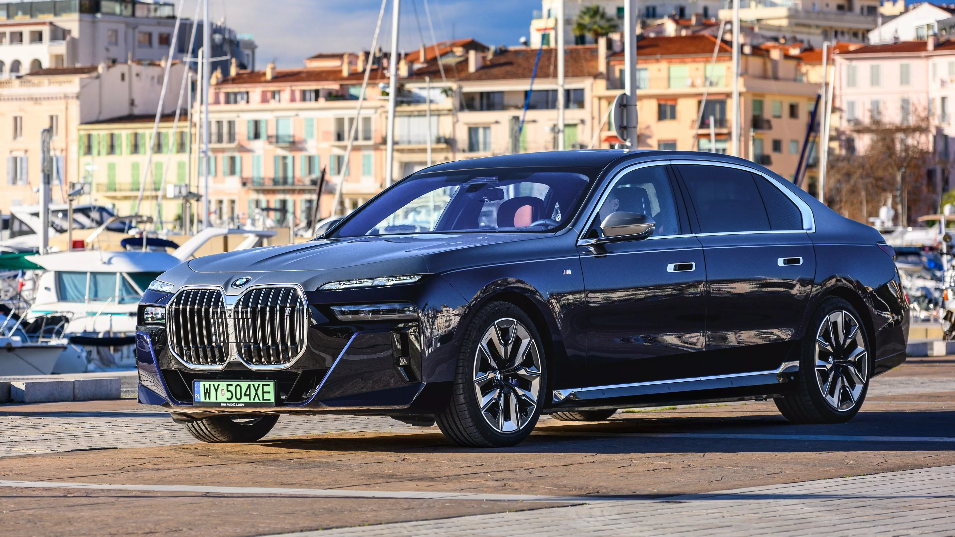 Blue BMW I7 XDrive60 M Sport Car 4K HD