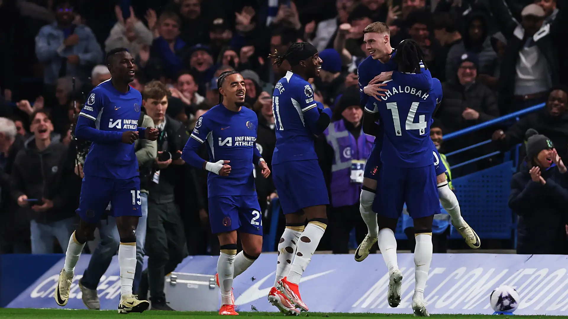 Chelsea fans go crazy after Cole Palmer