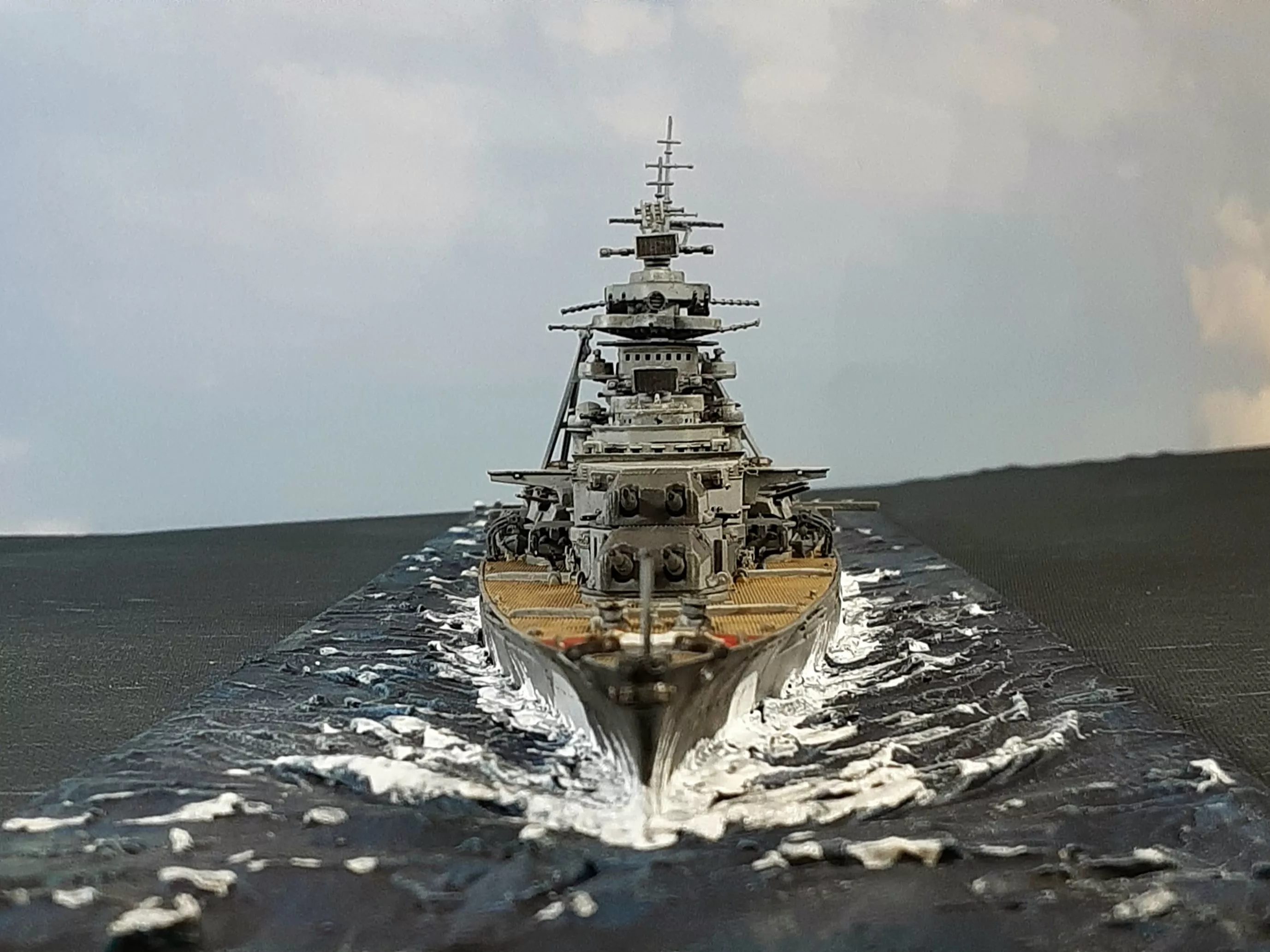 Topic: 1 700 Bismarck Battleship