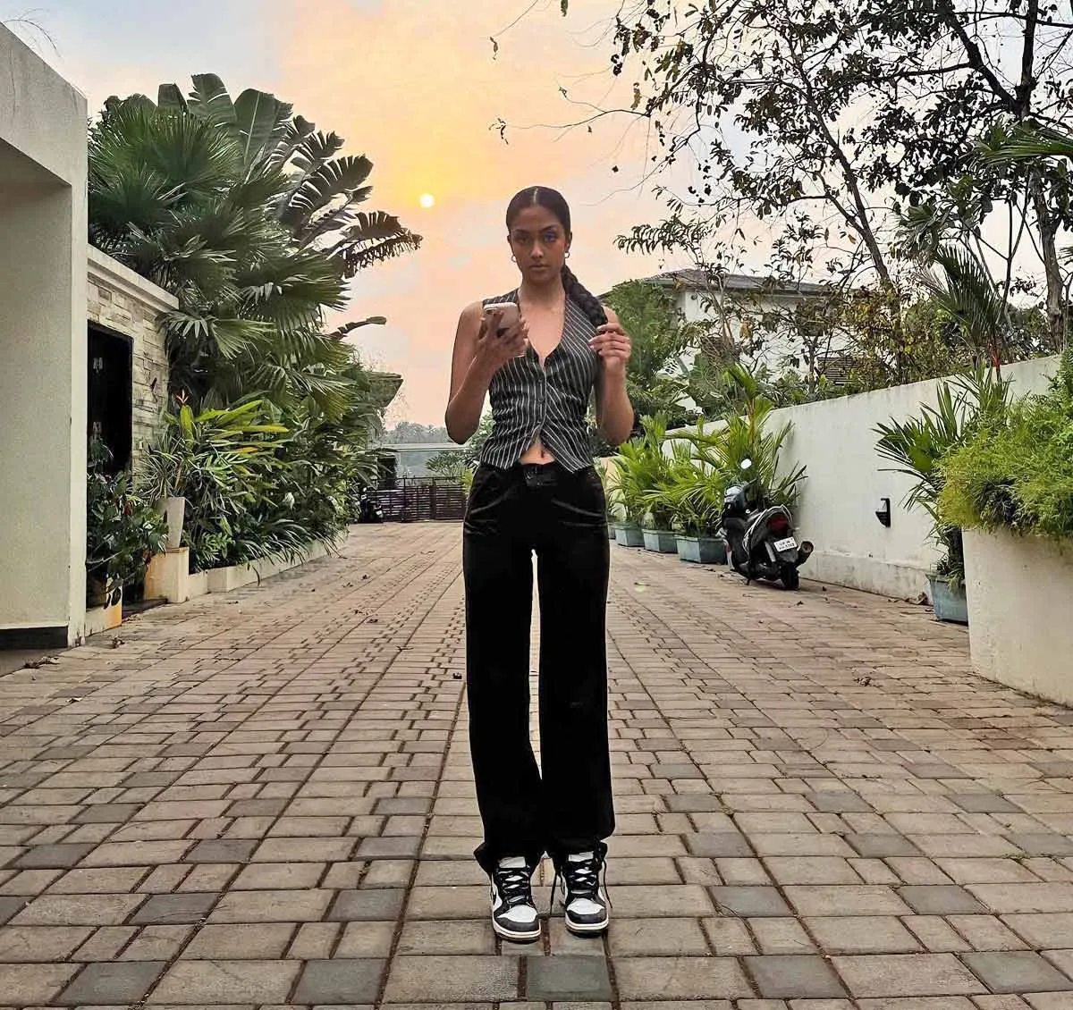Models Go Bold In Black