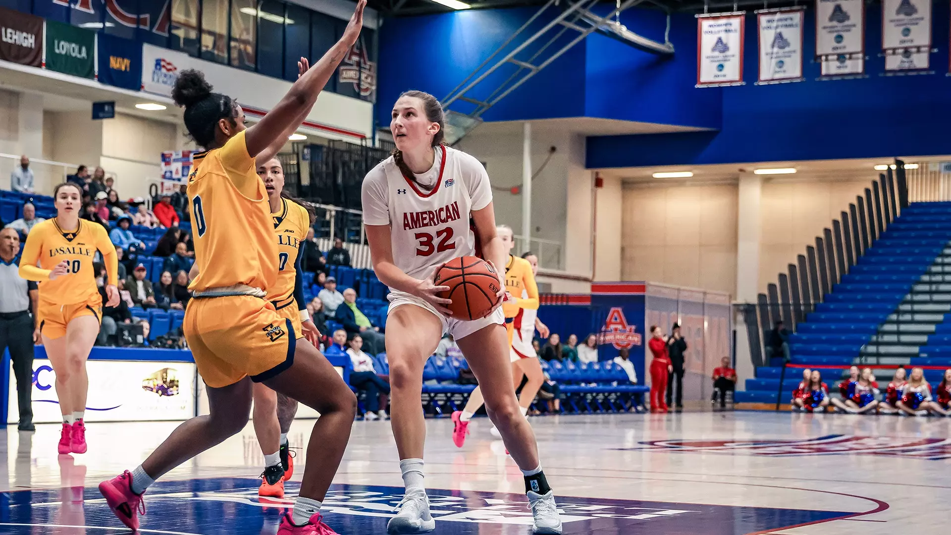 Women's Basketball Falls to La Salle