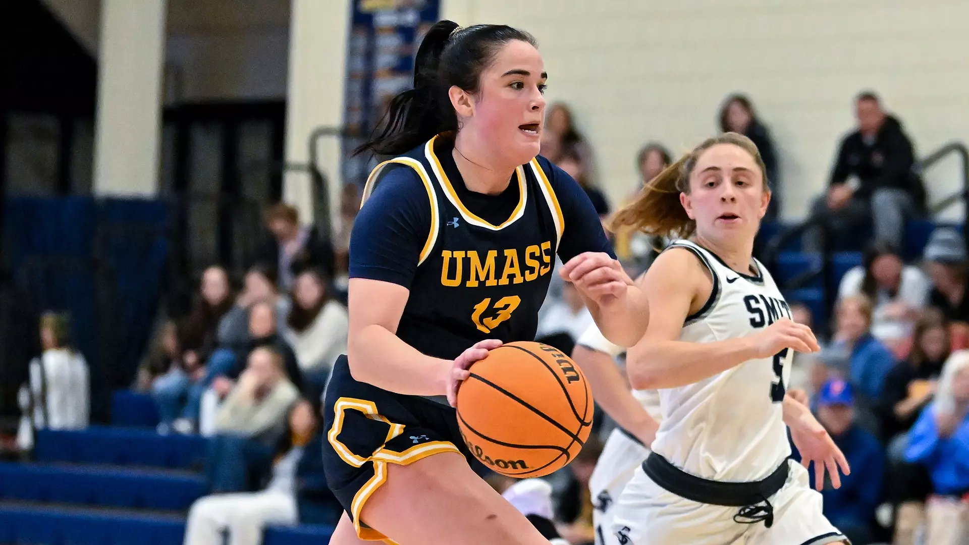 Hoops Bests Roger Williams