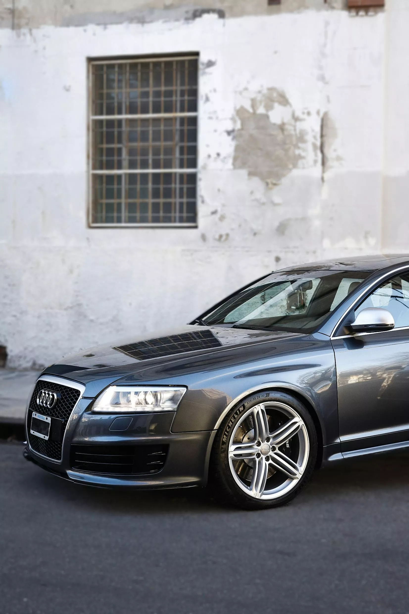 Audi RS6 on Street · Free