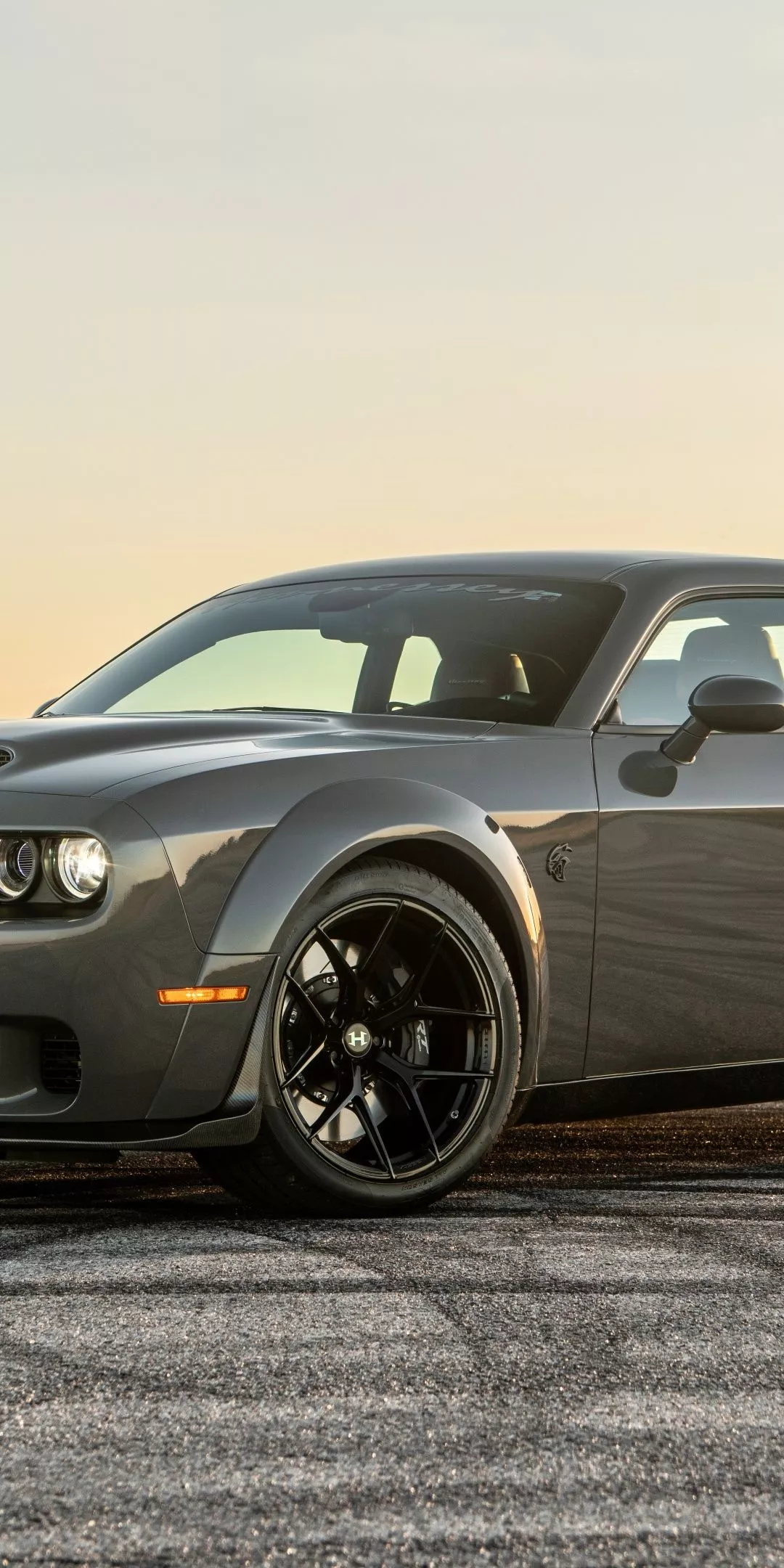 Dodge Challenger SRT Hellcat Wallpaper