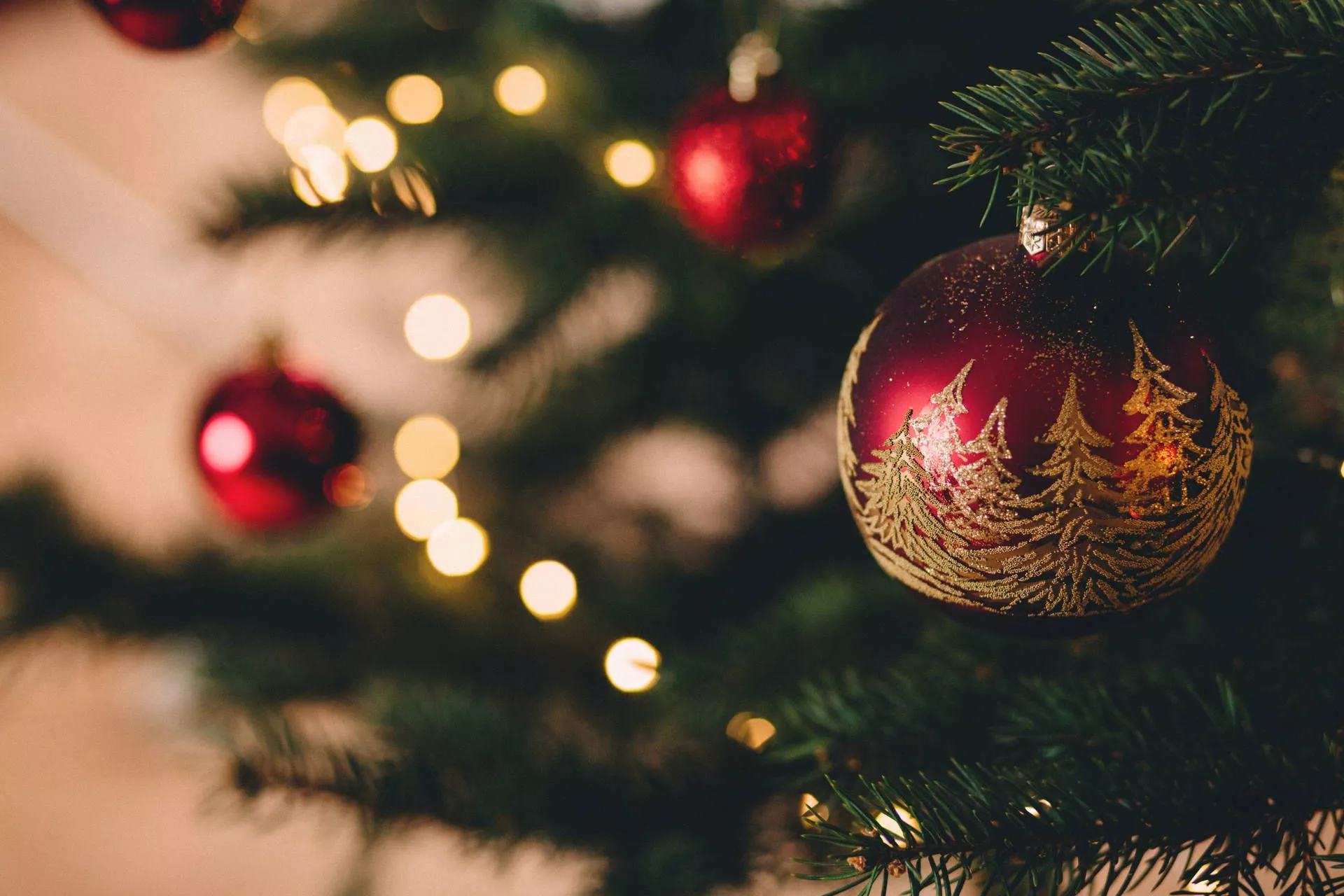 Gold Christmas Decorations Wallpaper