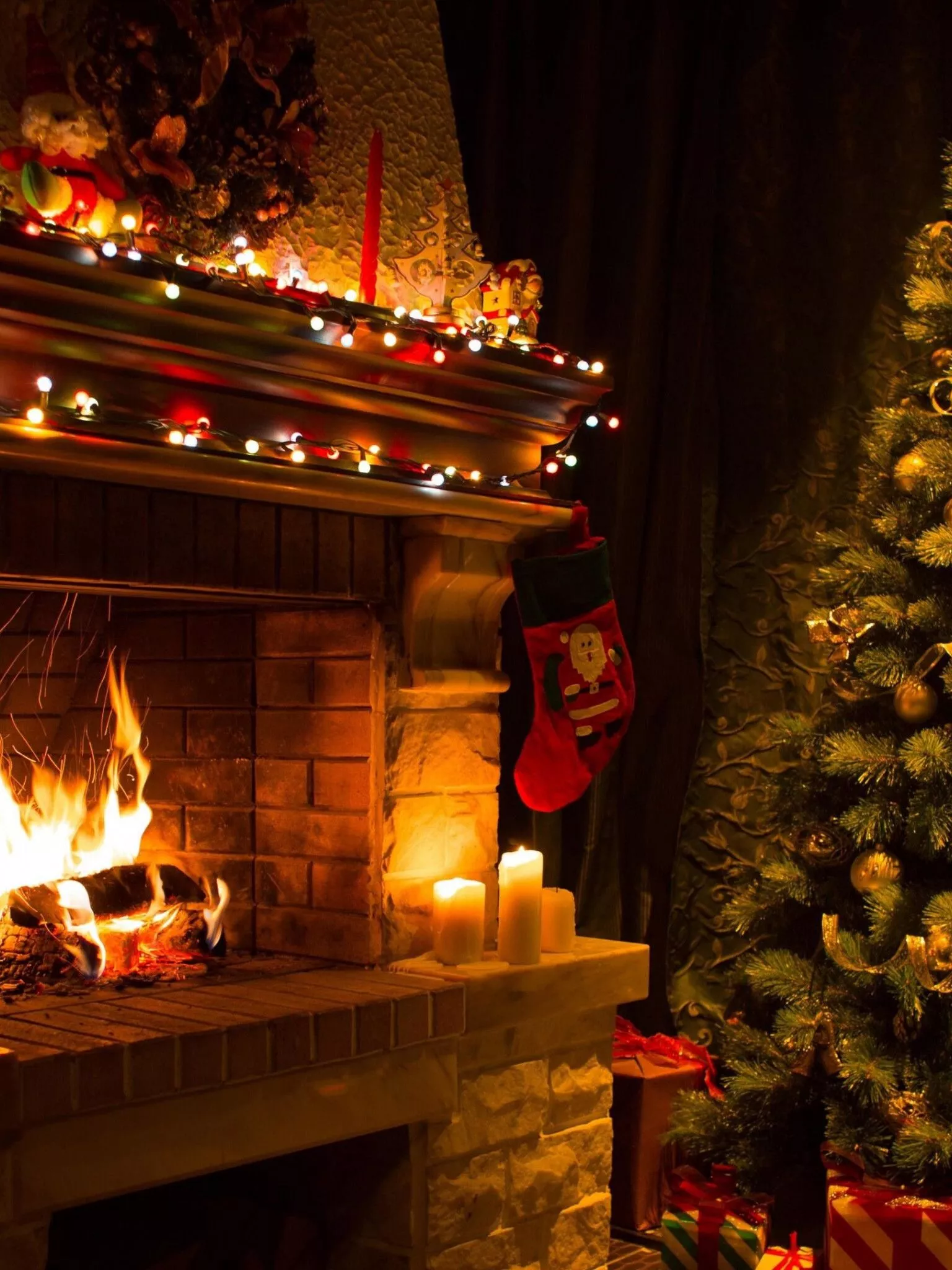 Christmas Fireplace Wallpaper
