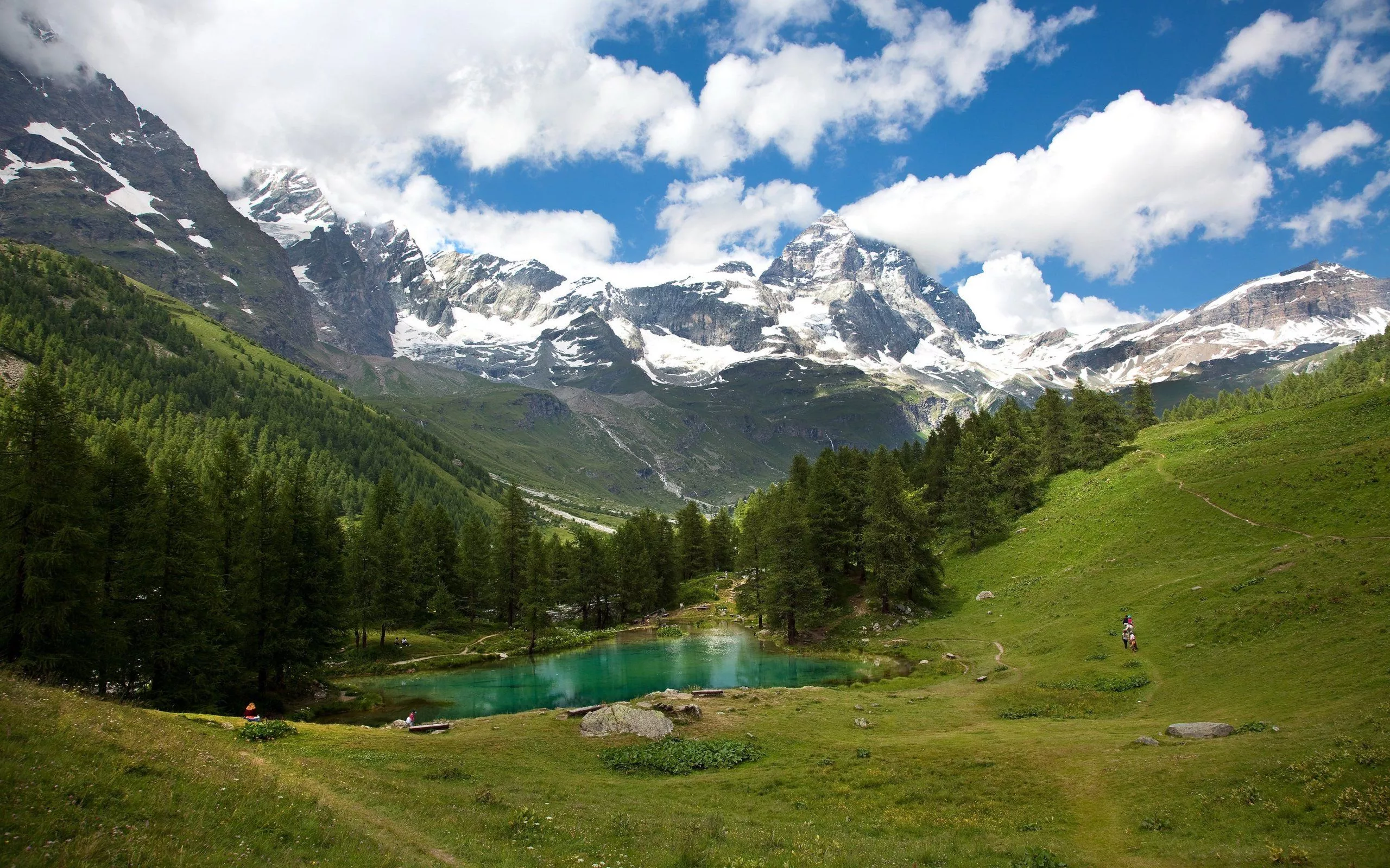 Serene Alps: Stunning HD Wallpaper