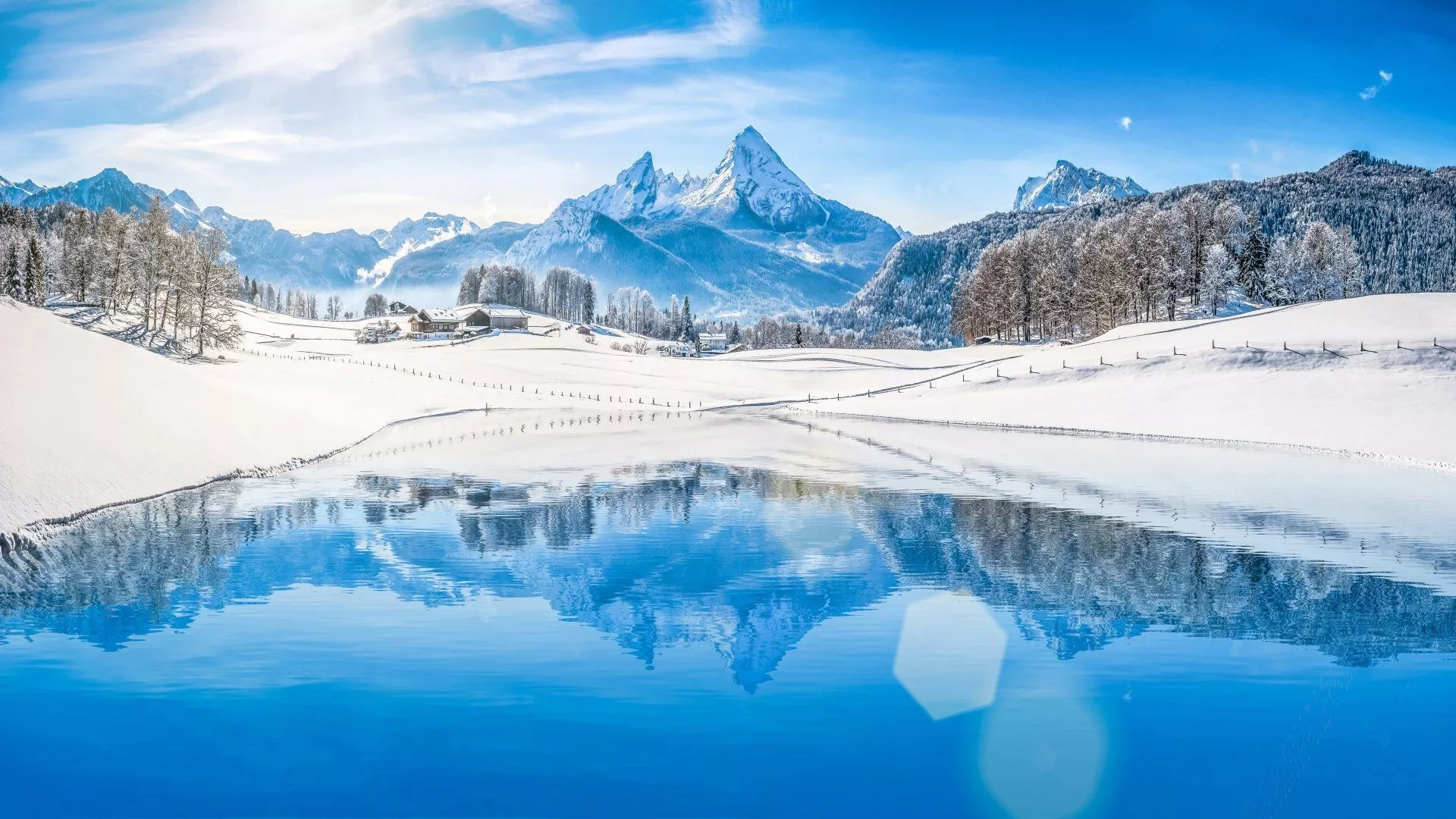 4K Ultra HD Winter Wonderland: Sunny Snowy Mountain Peaks & Reflective Landscape