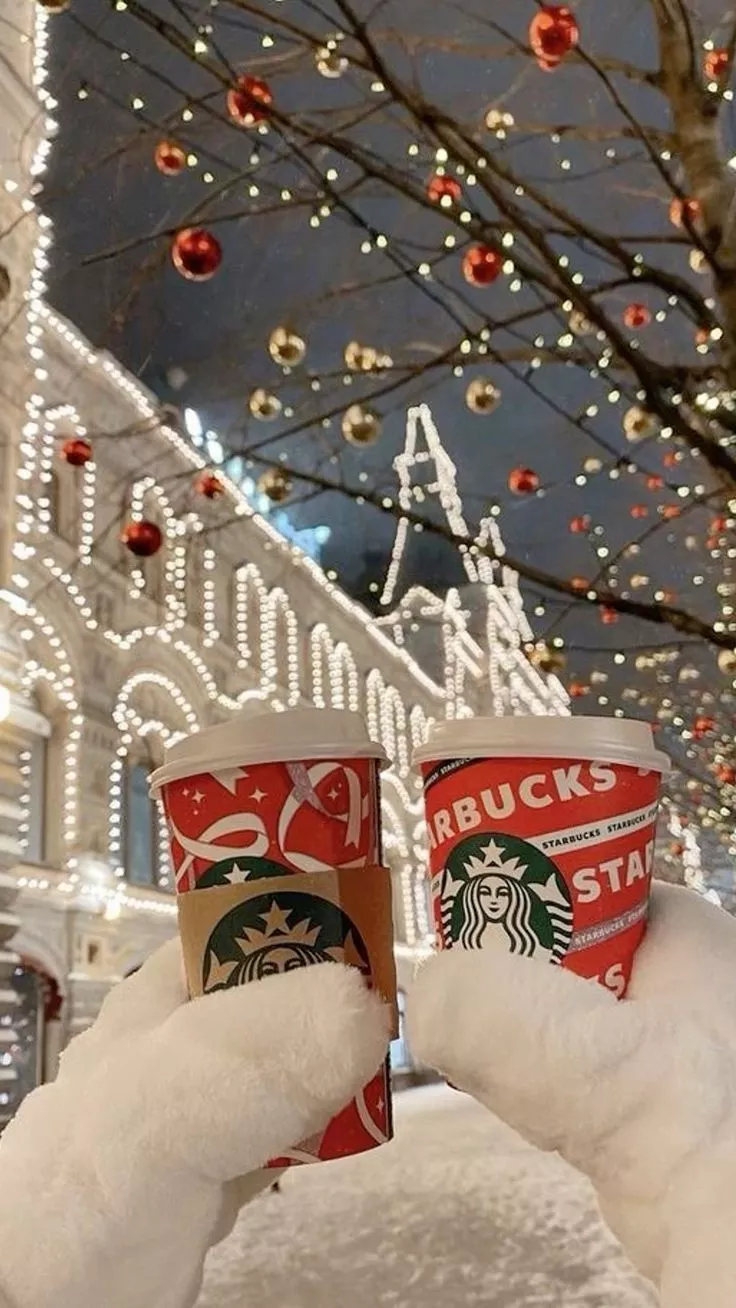 Starbucks Christmas cups, Starbucks red
