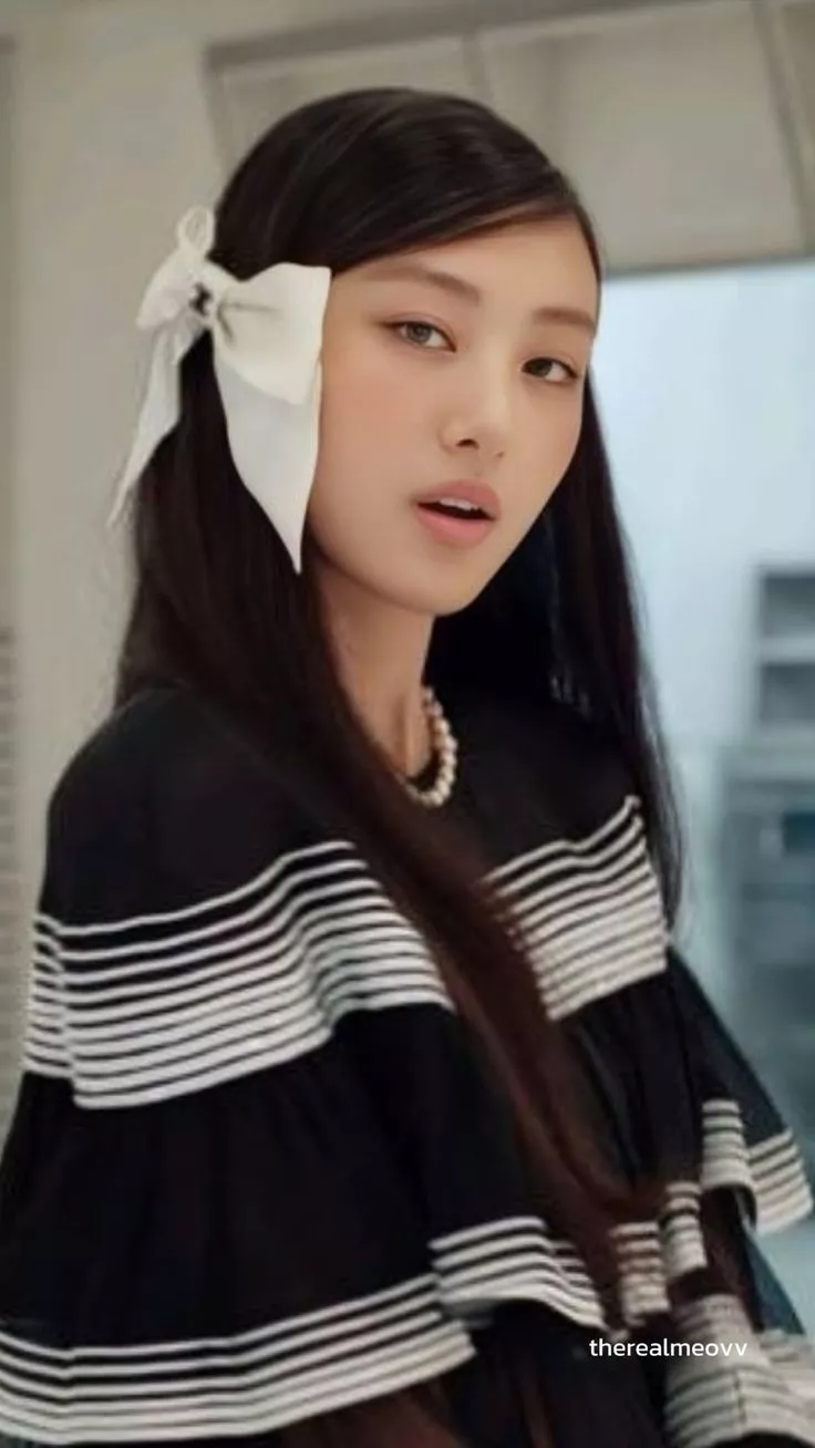 MEOVV GAWON WALLPAPER