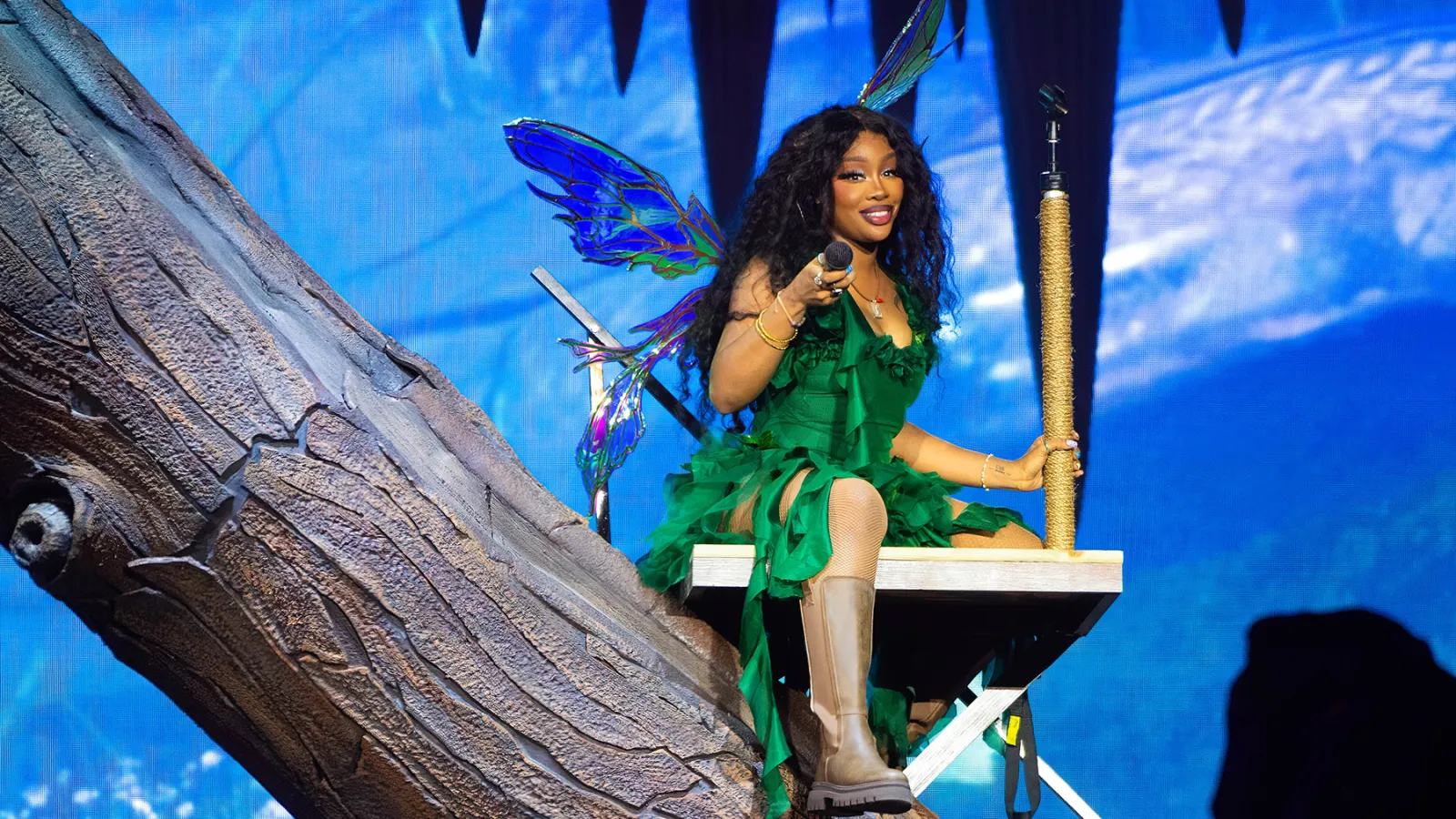 SZA Teases 'SOS' Deluxe 'Lana'