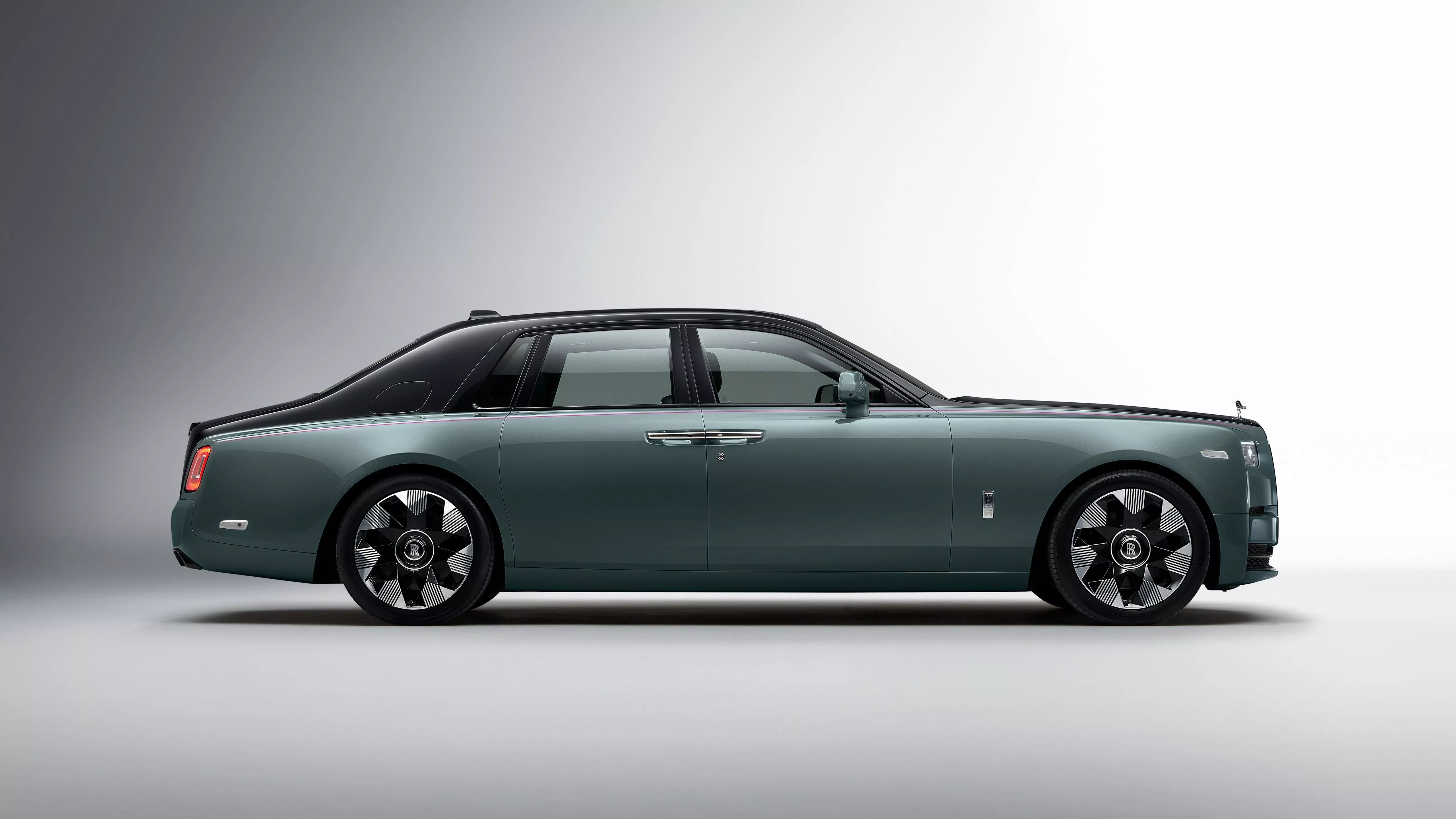 Rolls Royce Phantom 2022 2 4K 5K HD Cars Wallpaper