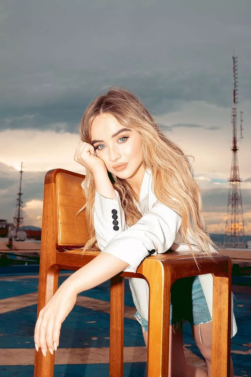 sabrina carpenter wallpaper
