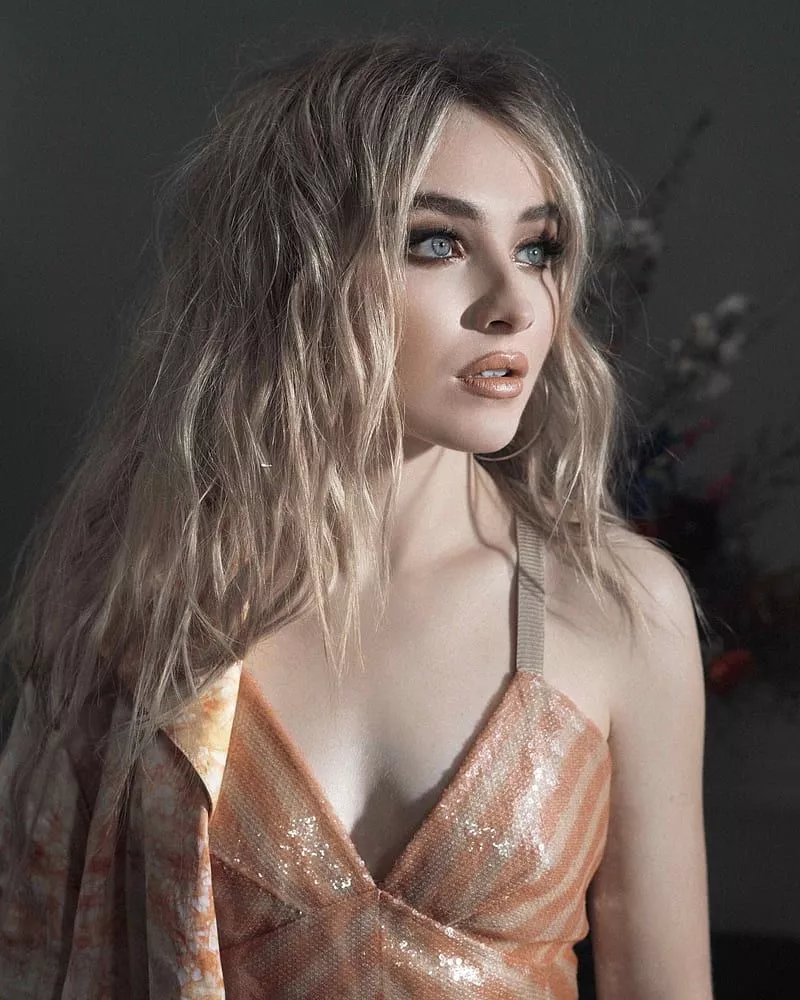HD sabrina carpenter english wallpaper