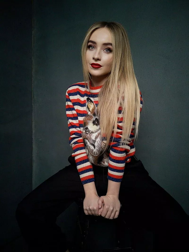 HD sabrina carpenter background