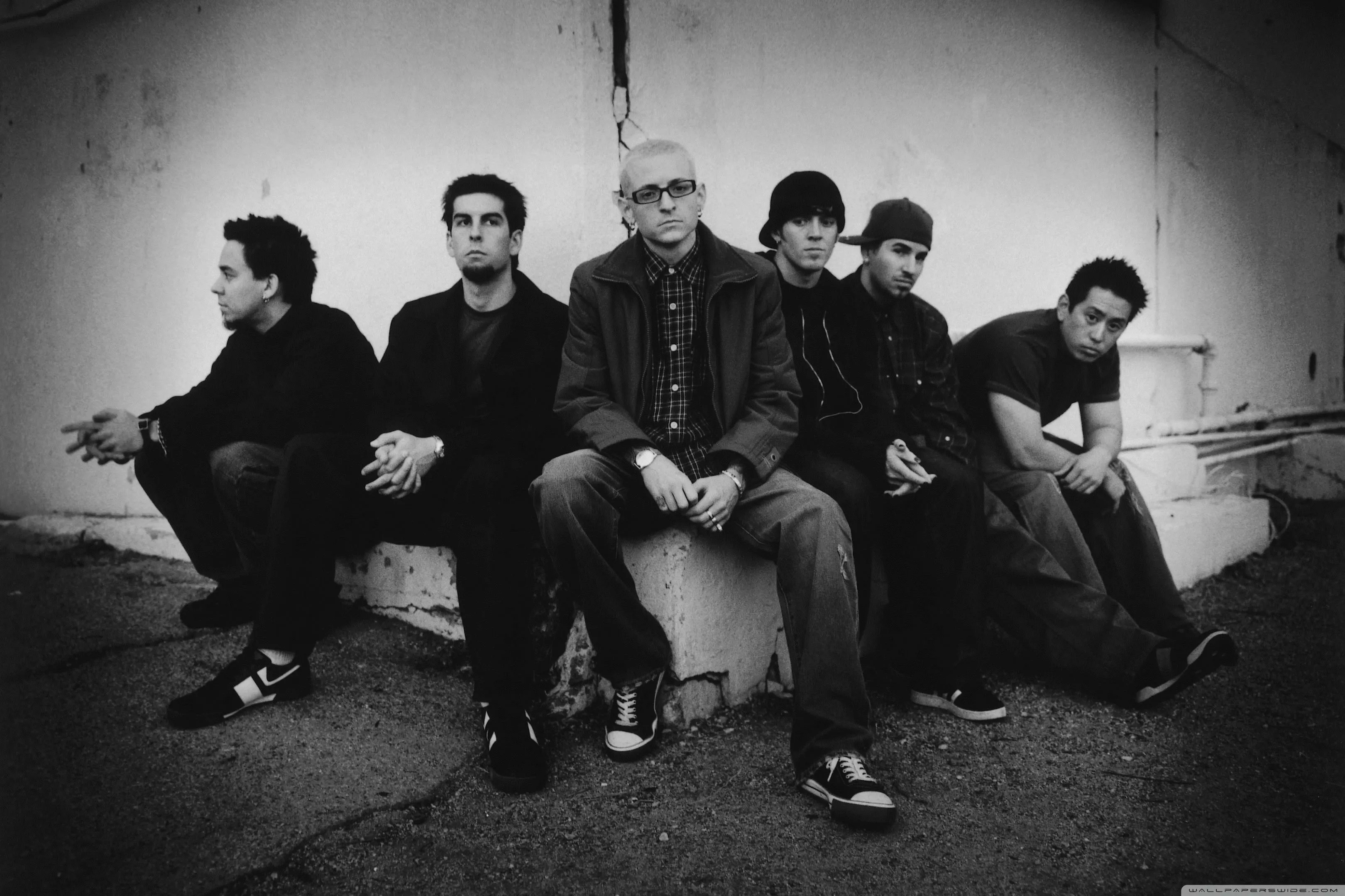 White Poster Ultra HD Wallpaper