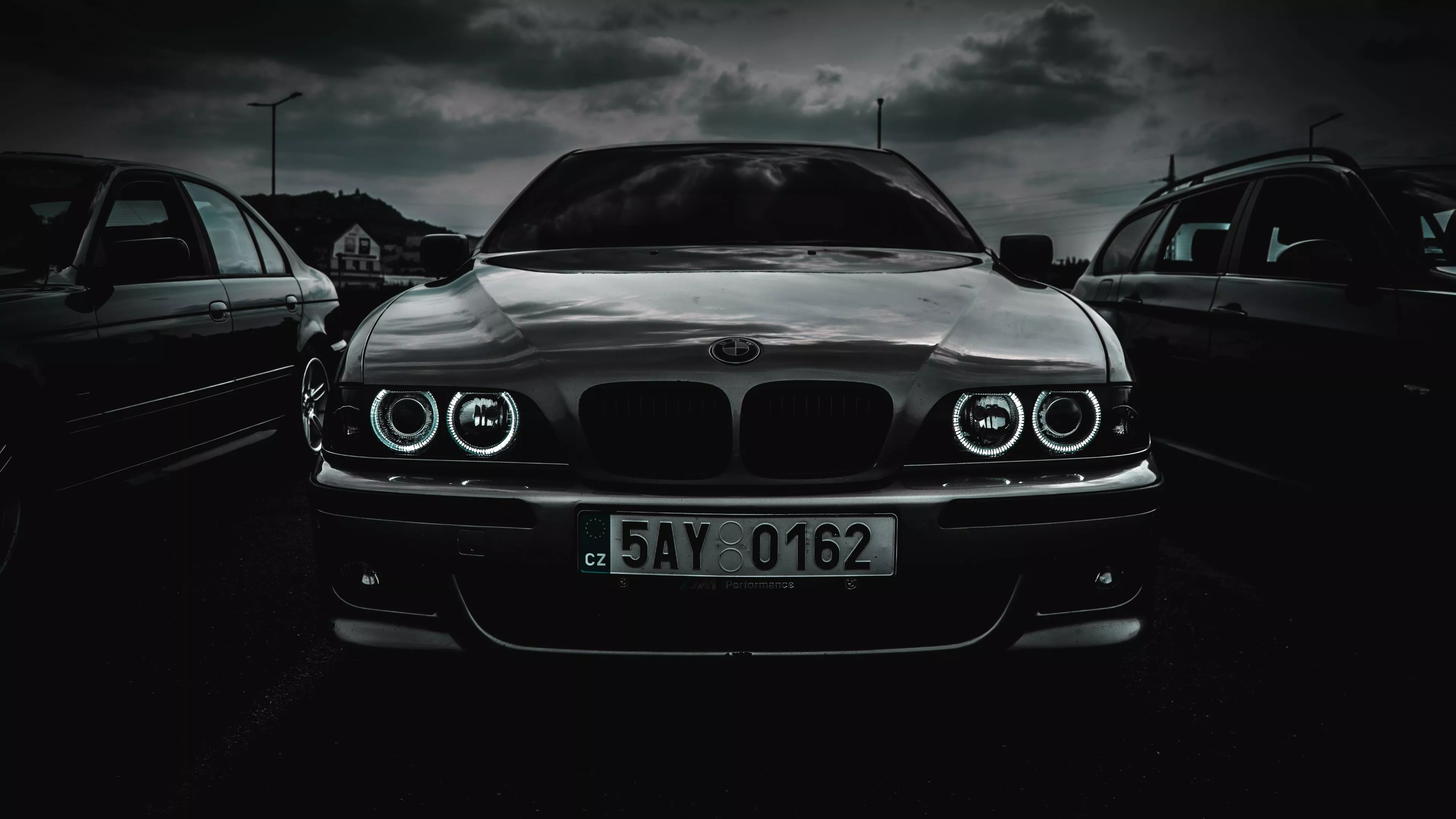 Download wallpaper 3840x2160 bmw m5, bmw, car, front view, black and white 4k uhd 16:9 HD background