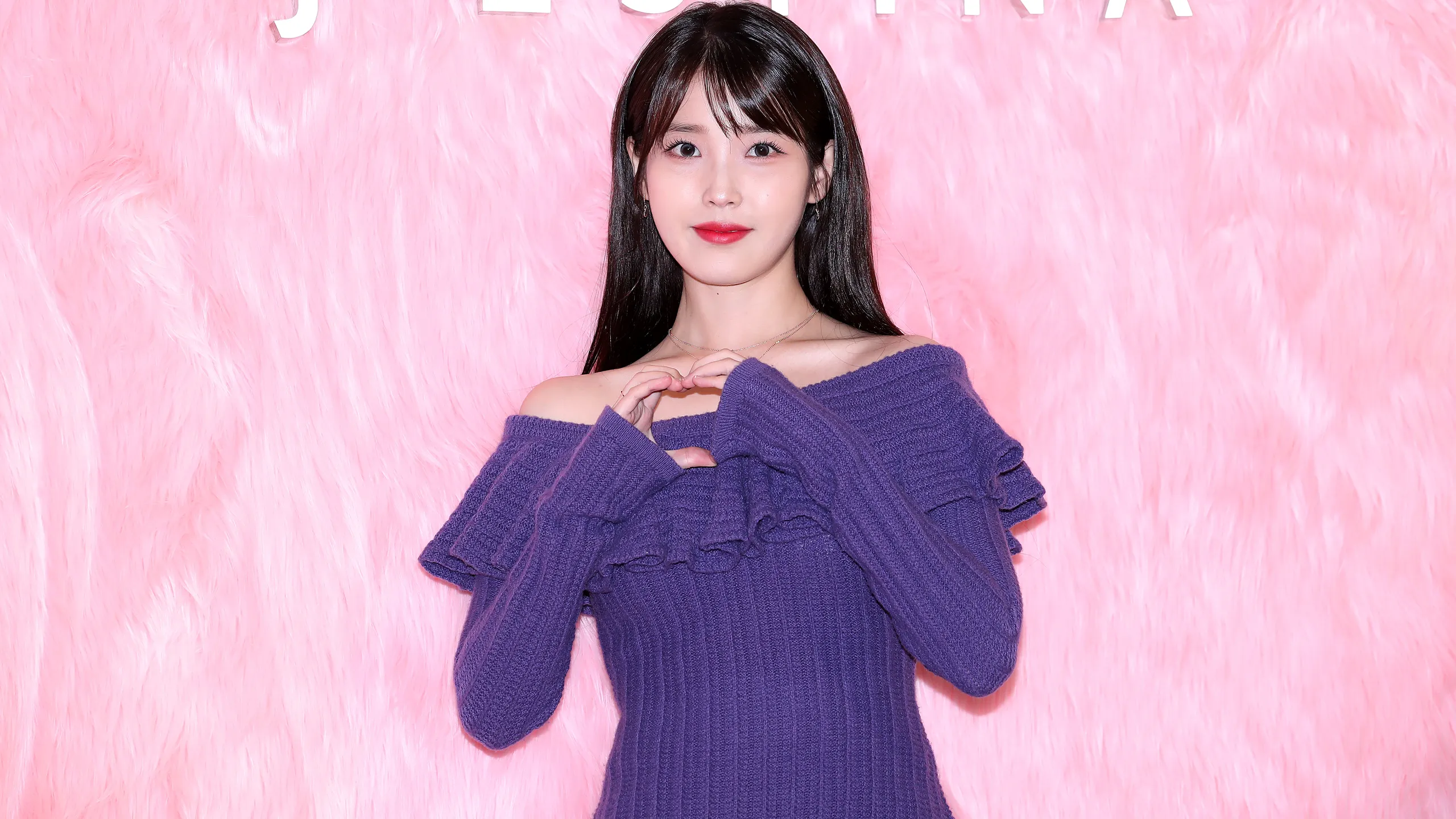 K Pop Star IU Debuts Major Pink Blonde