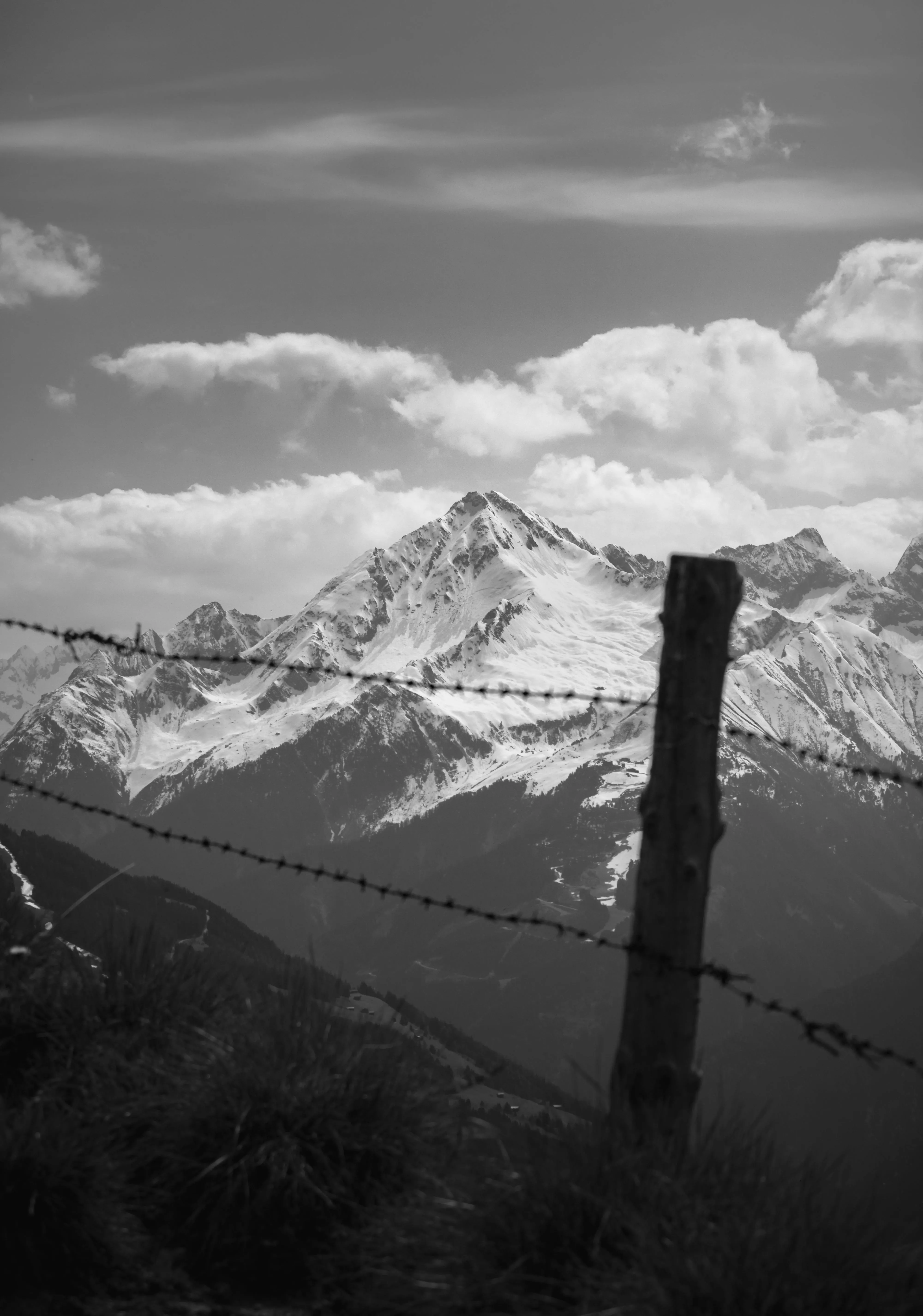 fence and mountains · Free