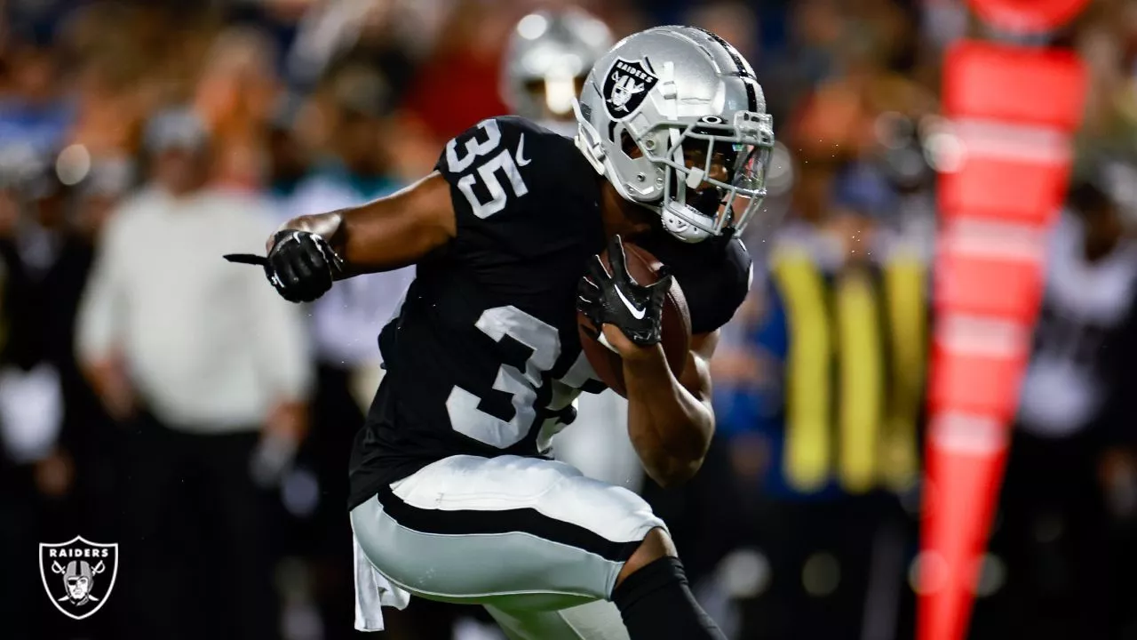 Quick Snap: Zamir White flashes in Pro