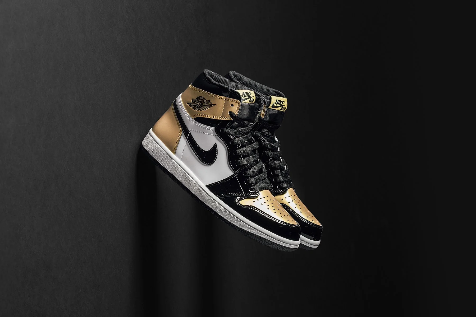 Air Jordan 1 Retro Hi OG Gold Toe