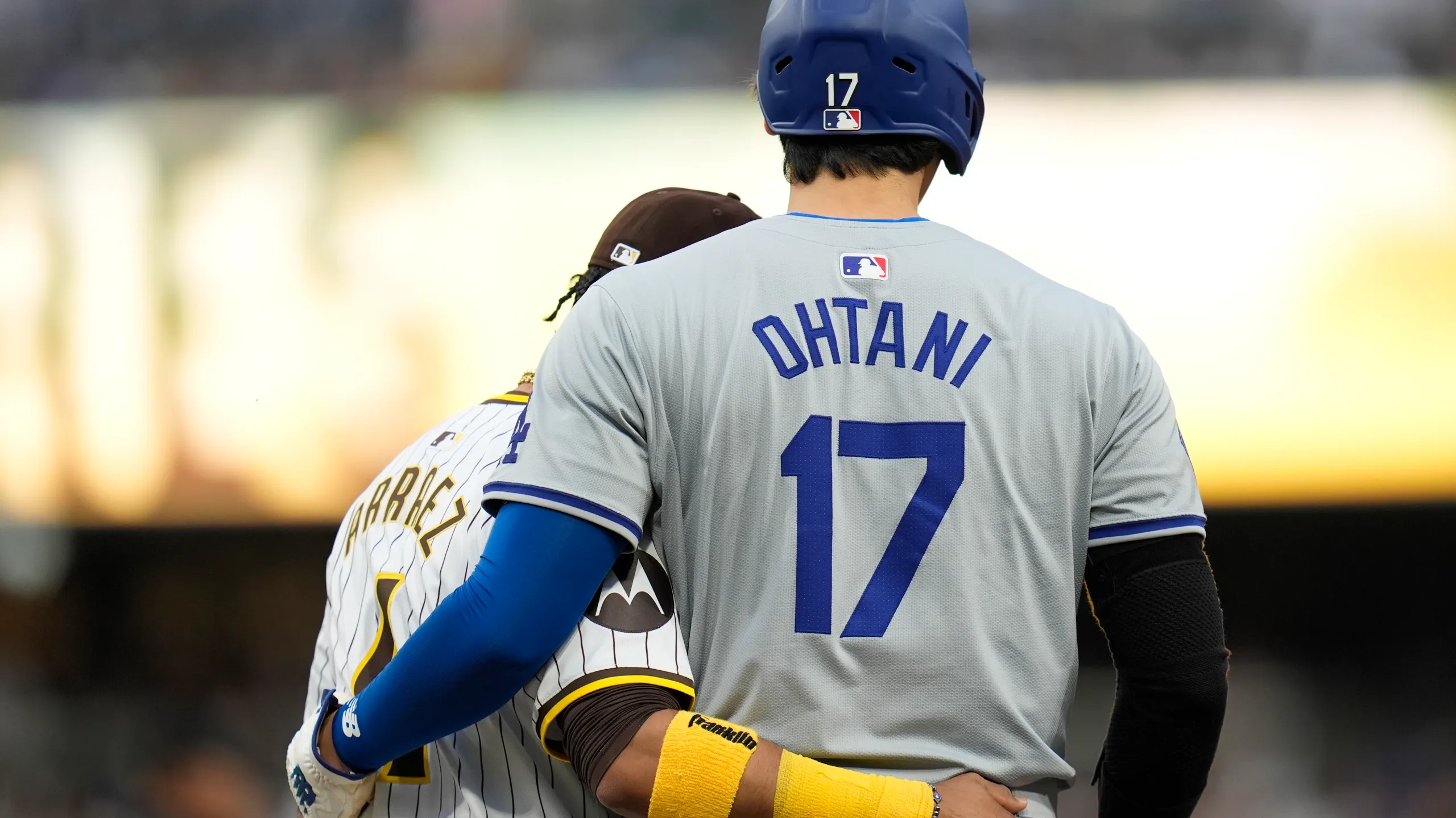 Shohei Ohtani leaves late in Dodgers