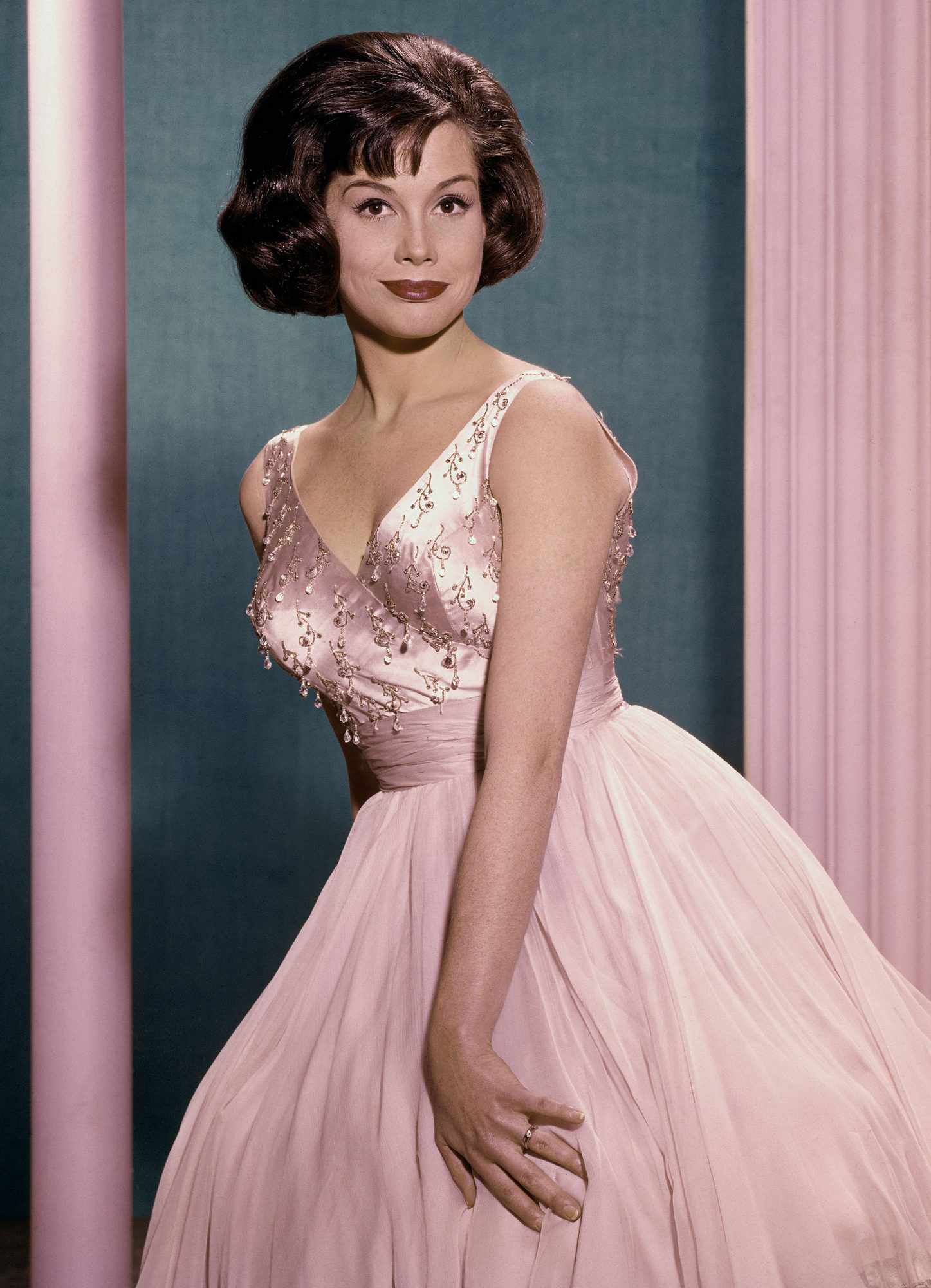 Mary Tyler Moore: Throwback Glamour Photo