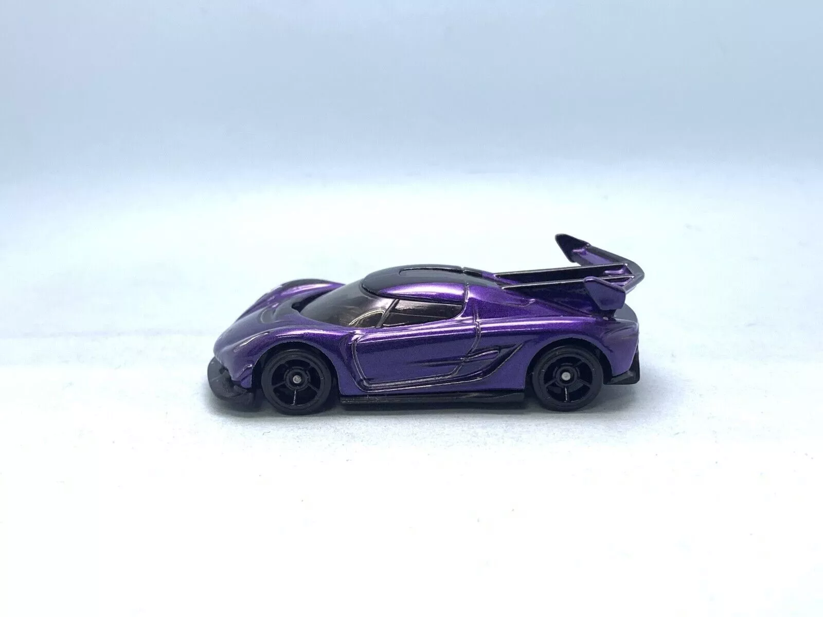 Koenigsegg Jesko Purple