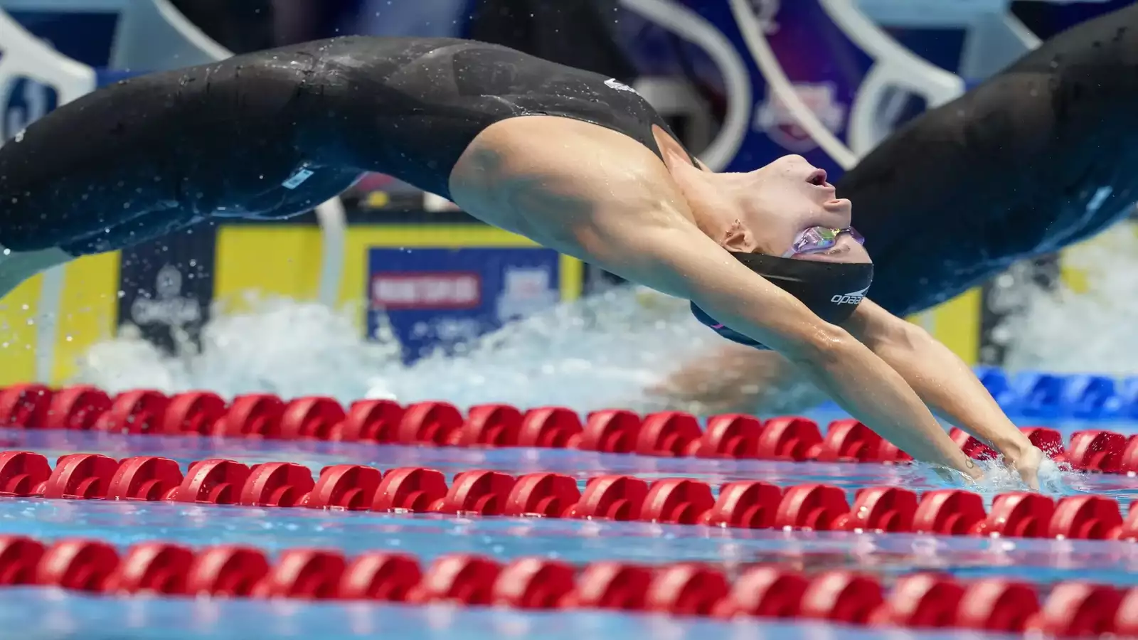 Regan Smith sets a world record in