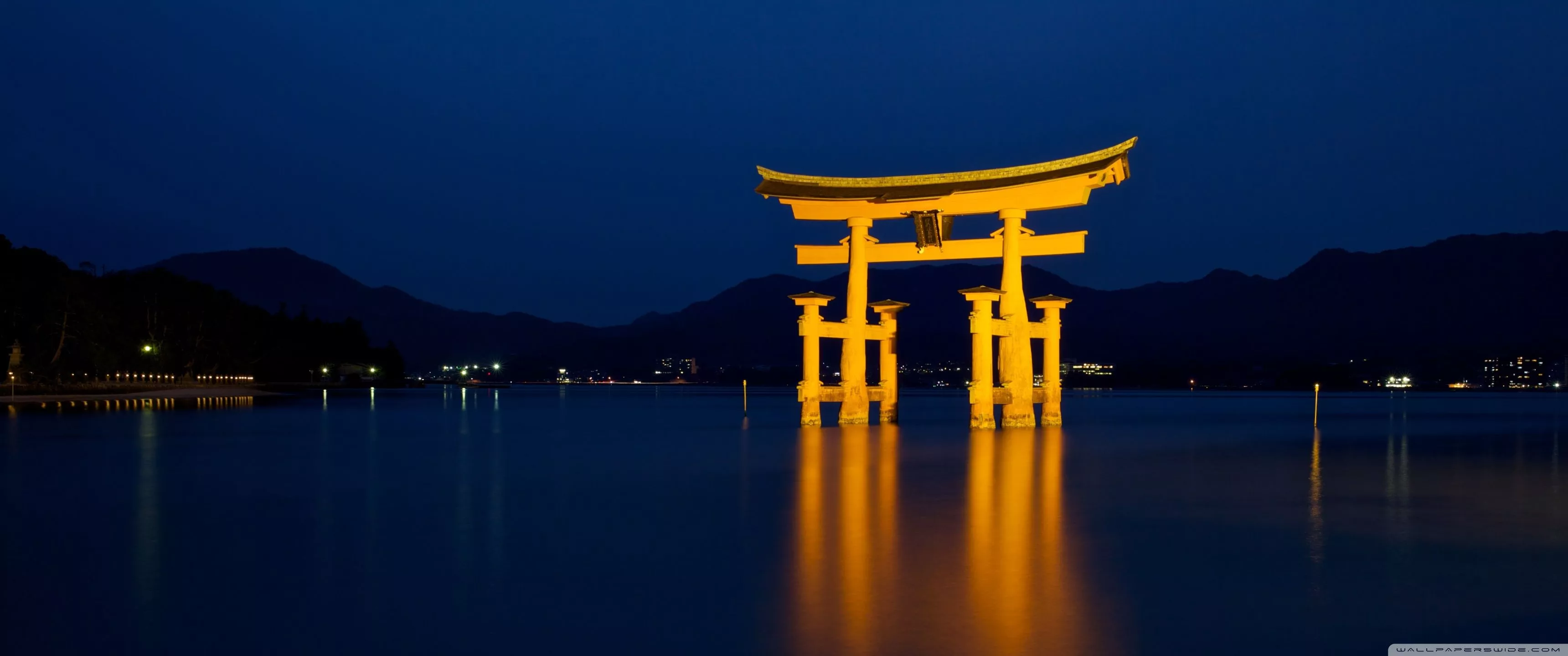 Itsukushima Shrine Ultra HD Wallpaper