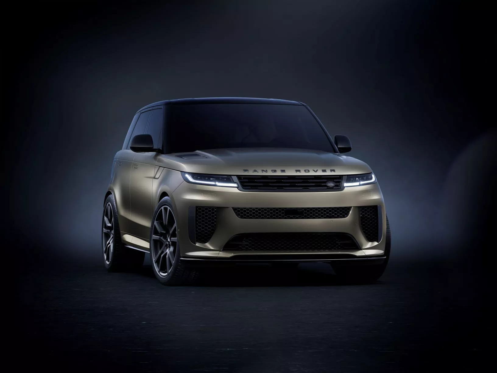 NEW RANGE ROVER SPORT SV: MODERN LUXURY