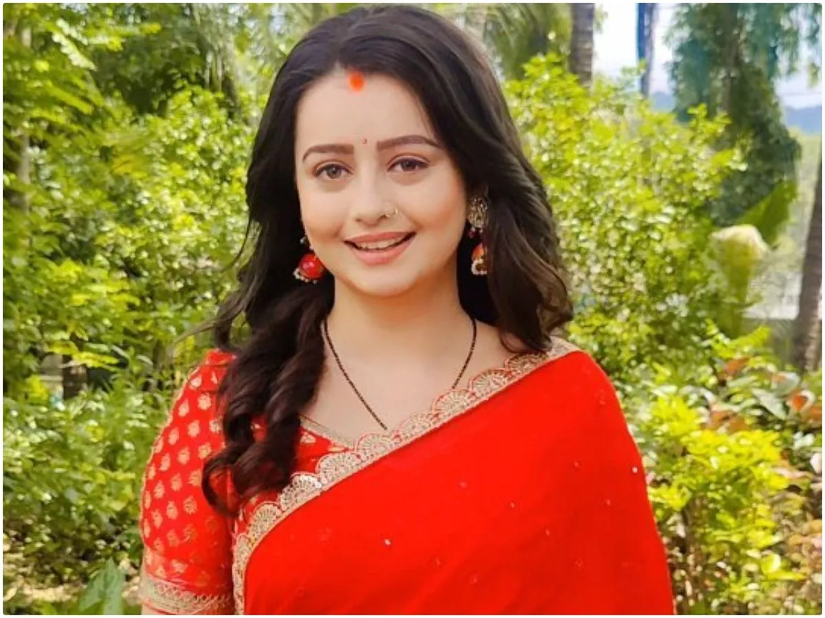 Who Is Chahat Pandey: कौन हैं AAP की