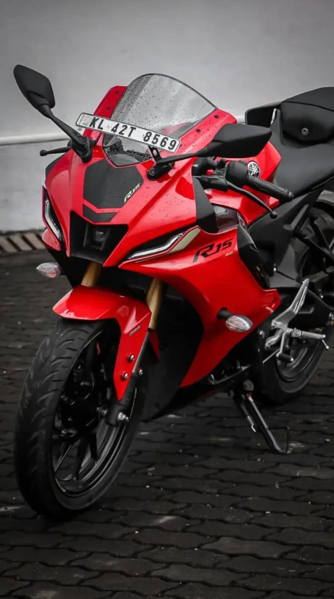 Yamaha R15 V4 wallpaper