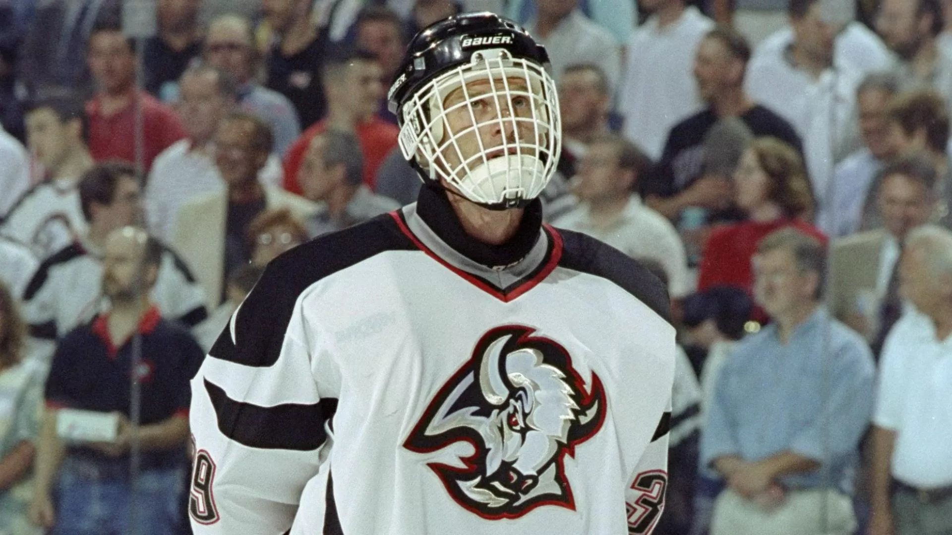 Sabres retire Dominik Hasek's number