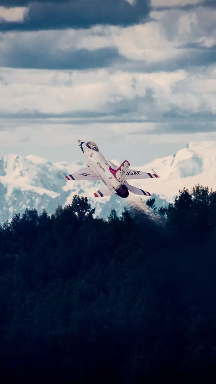 Air Force Thunderbirds iPhone Wallpaper