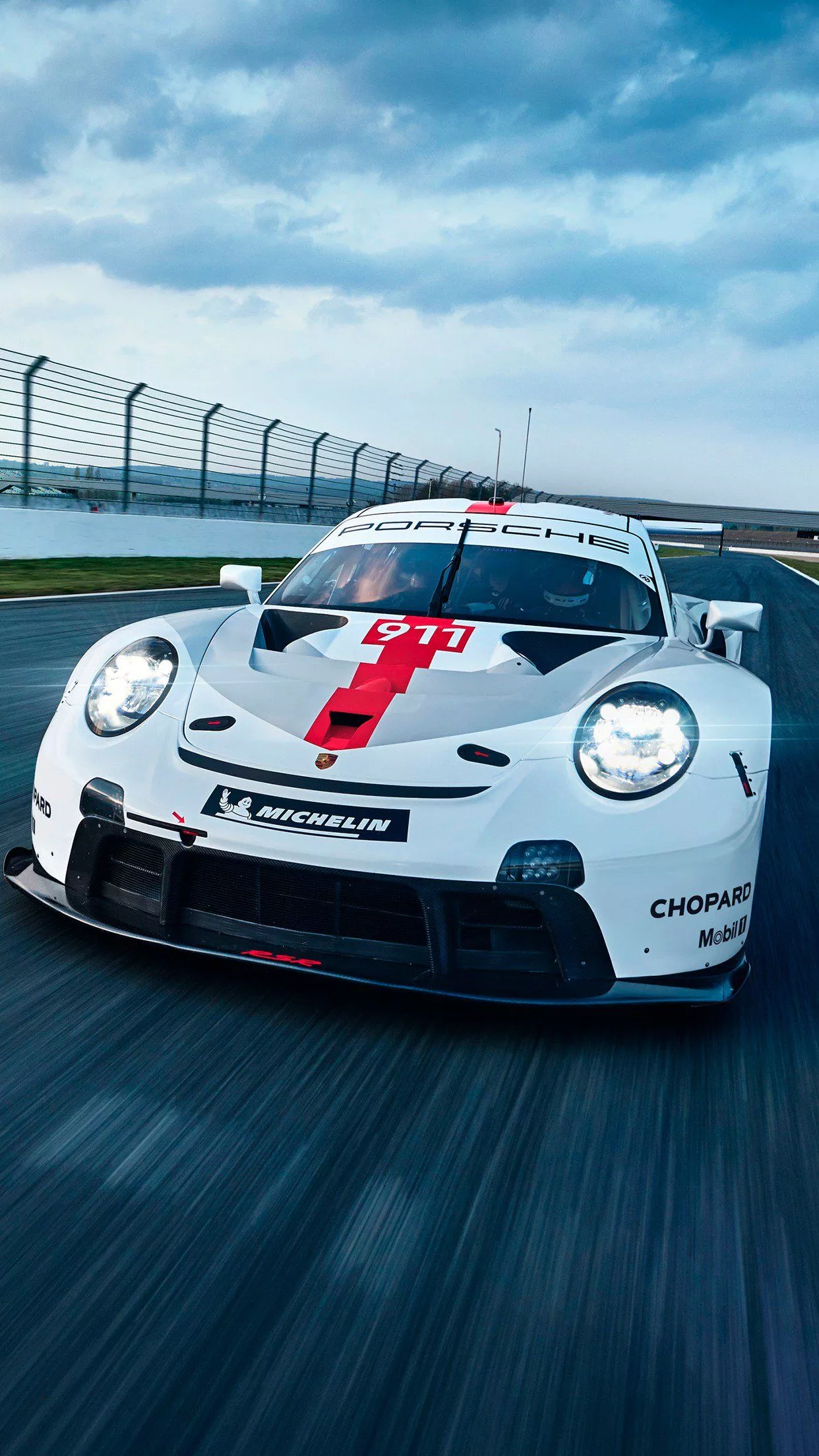 image of the brand new Porsche 911 RSR