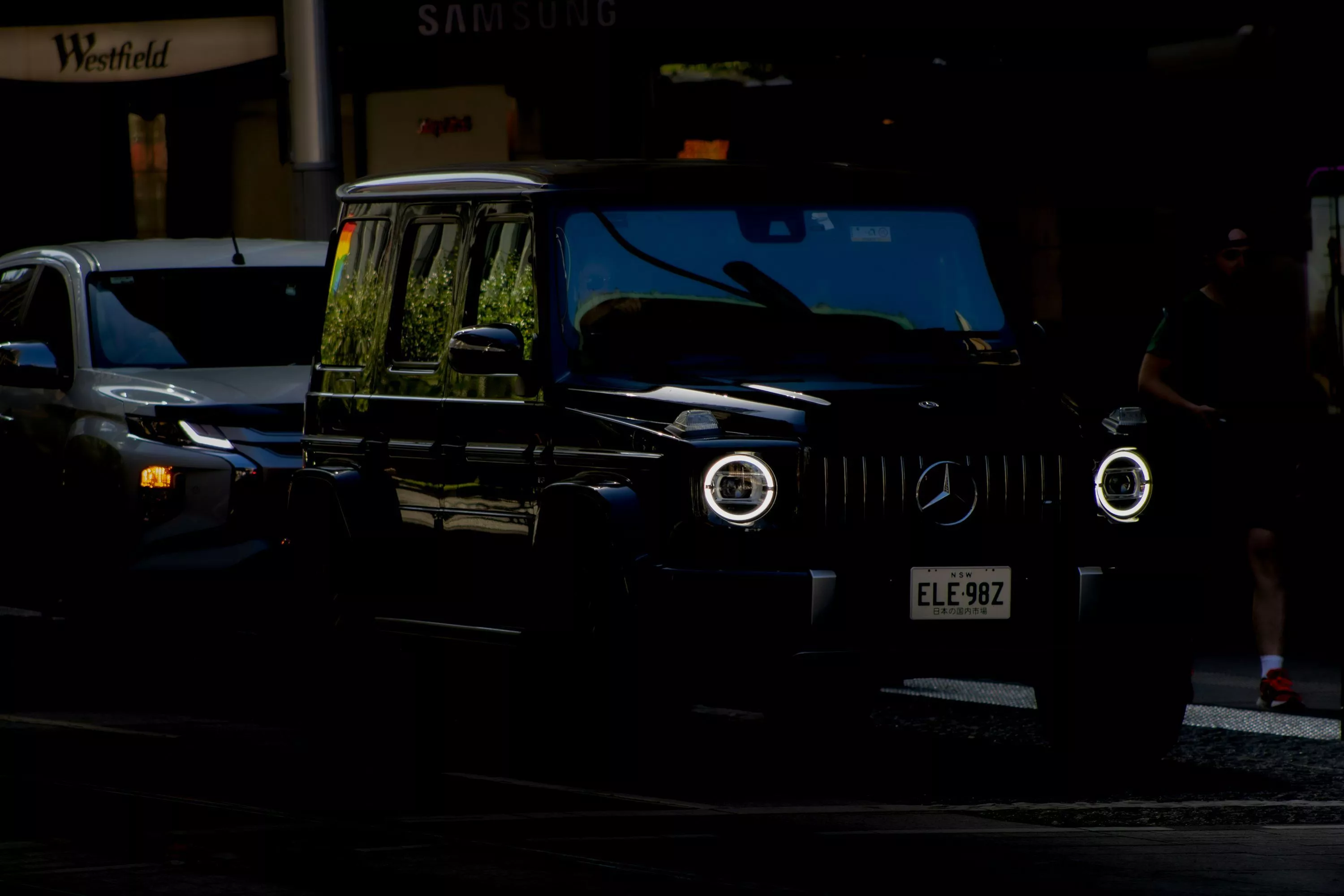 Black mercedes benz g class photo