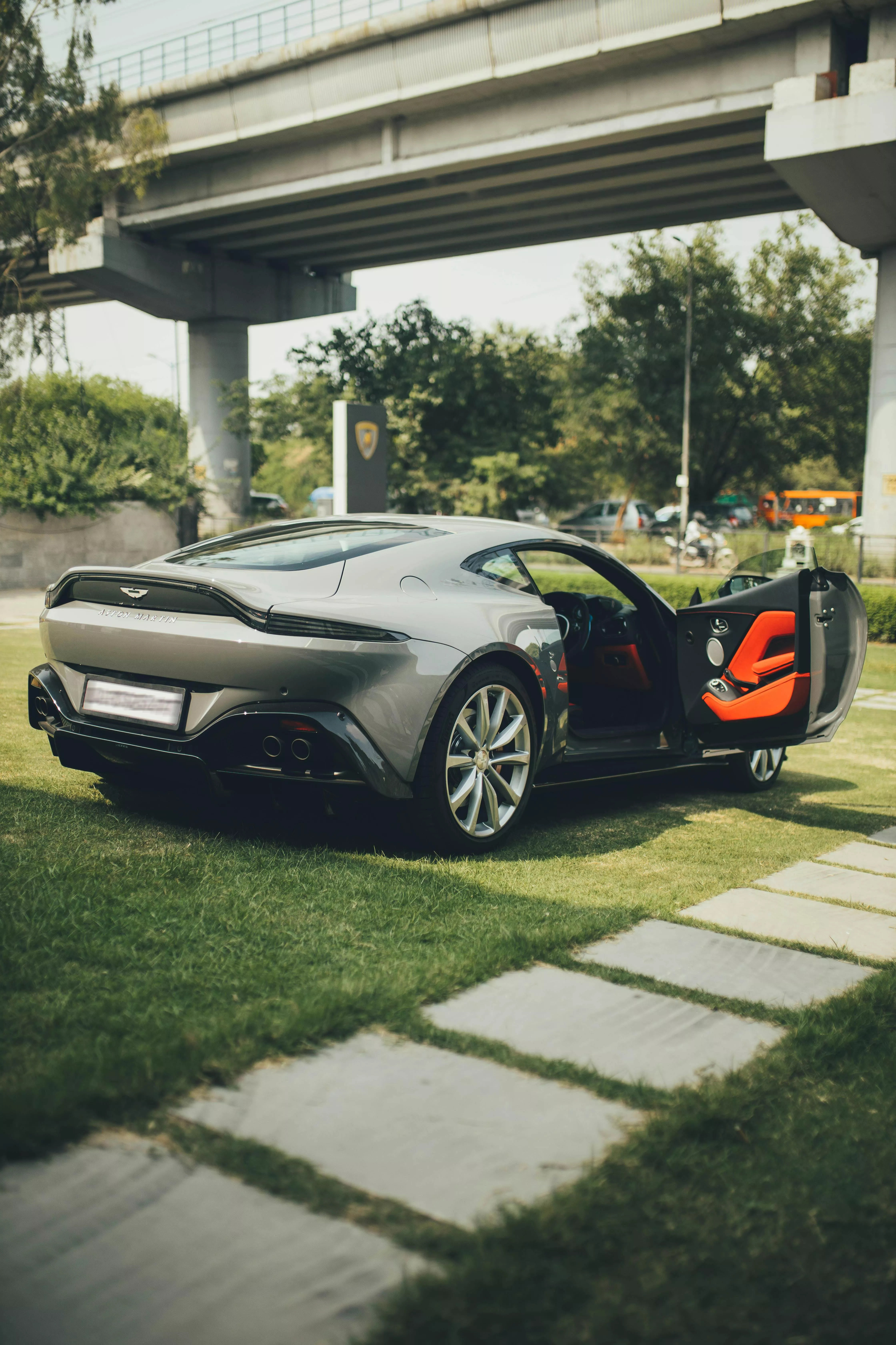 Aston Martin Vantage Photo, Download