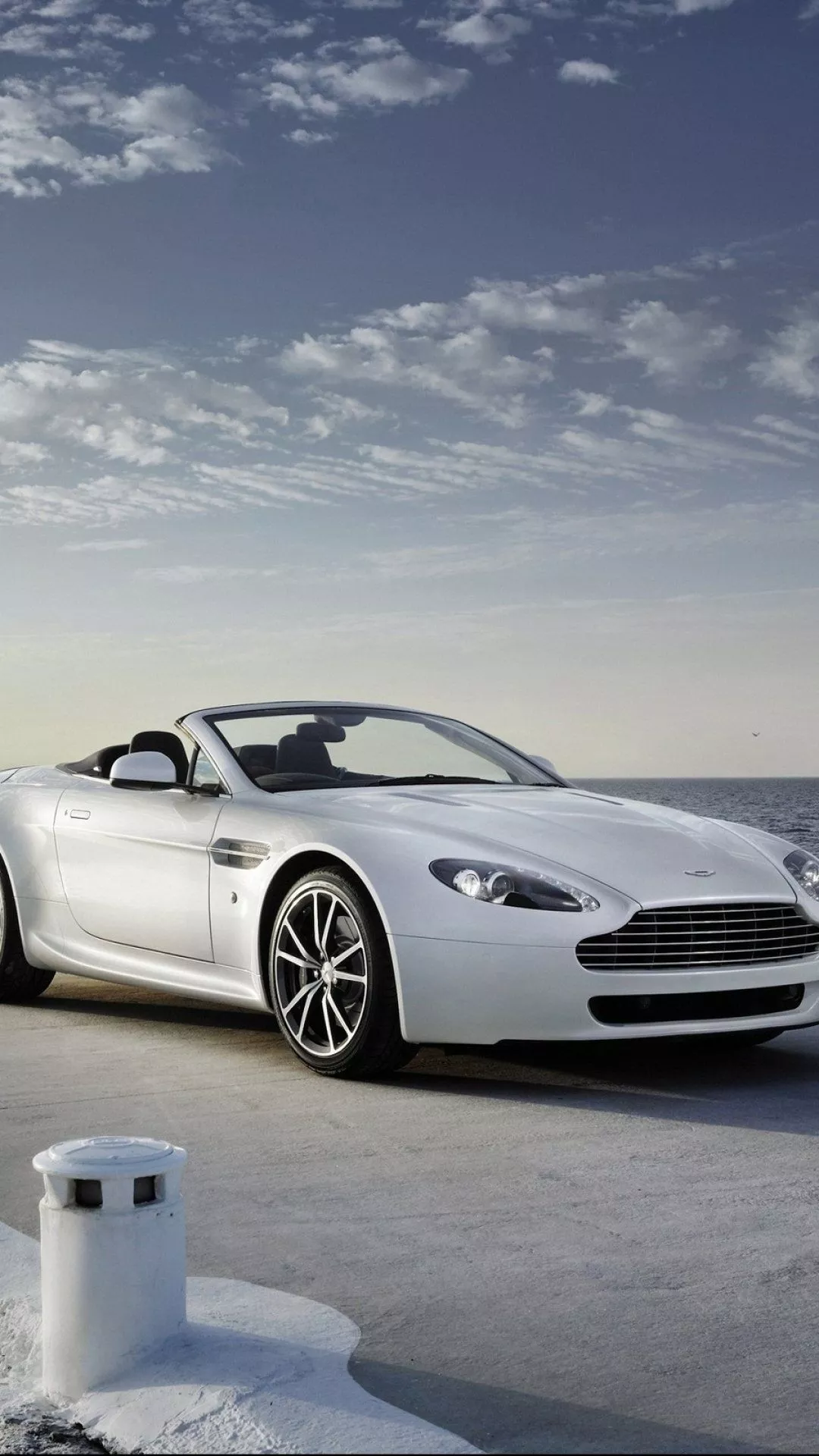 Download Vehicle Aston Martin Vantage