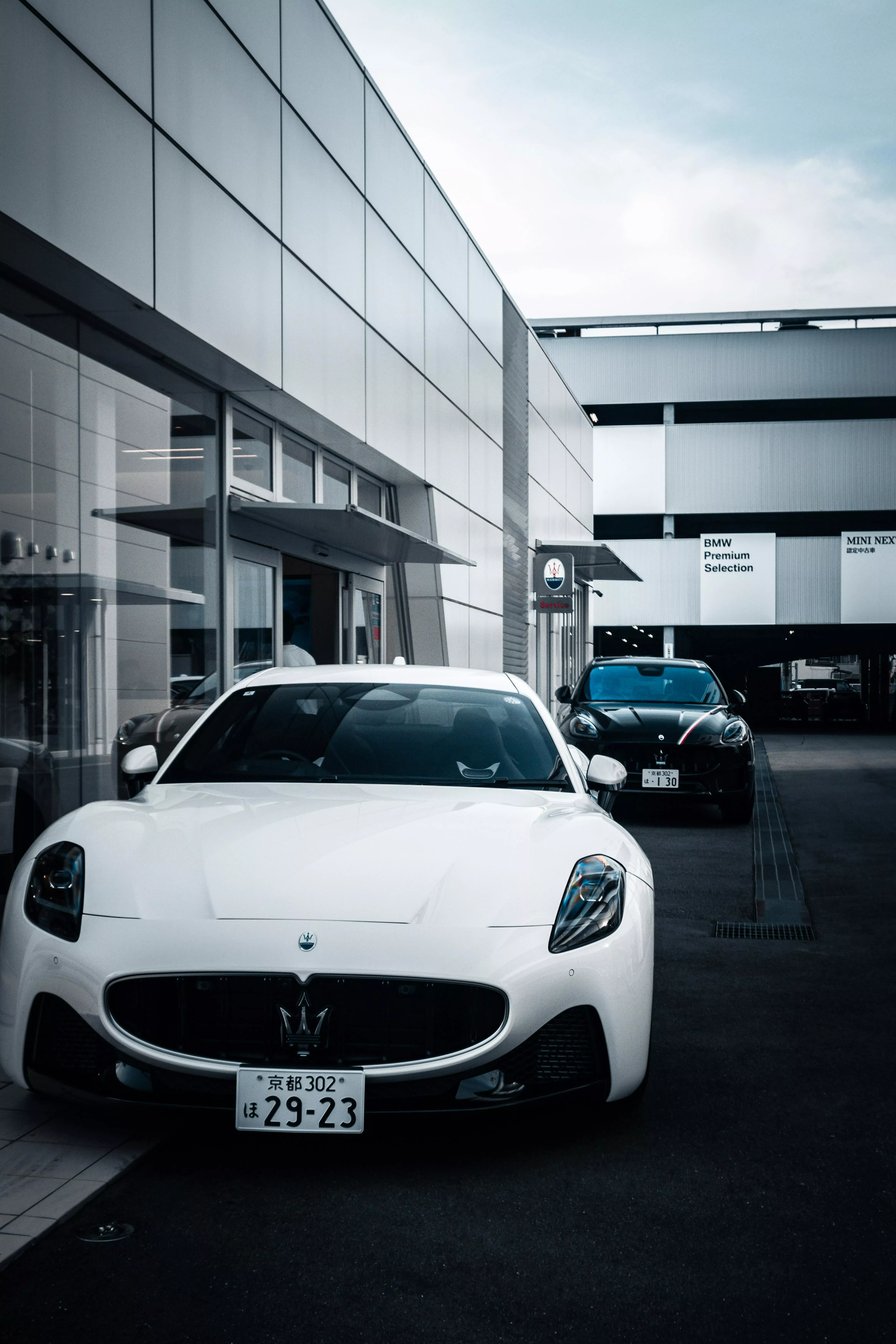 White Maserati Gran Turismo · Free