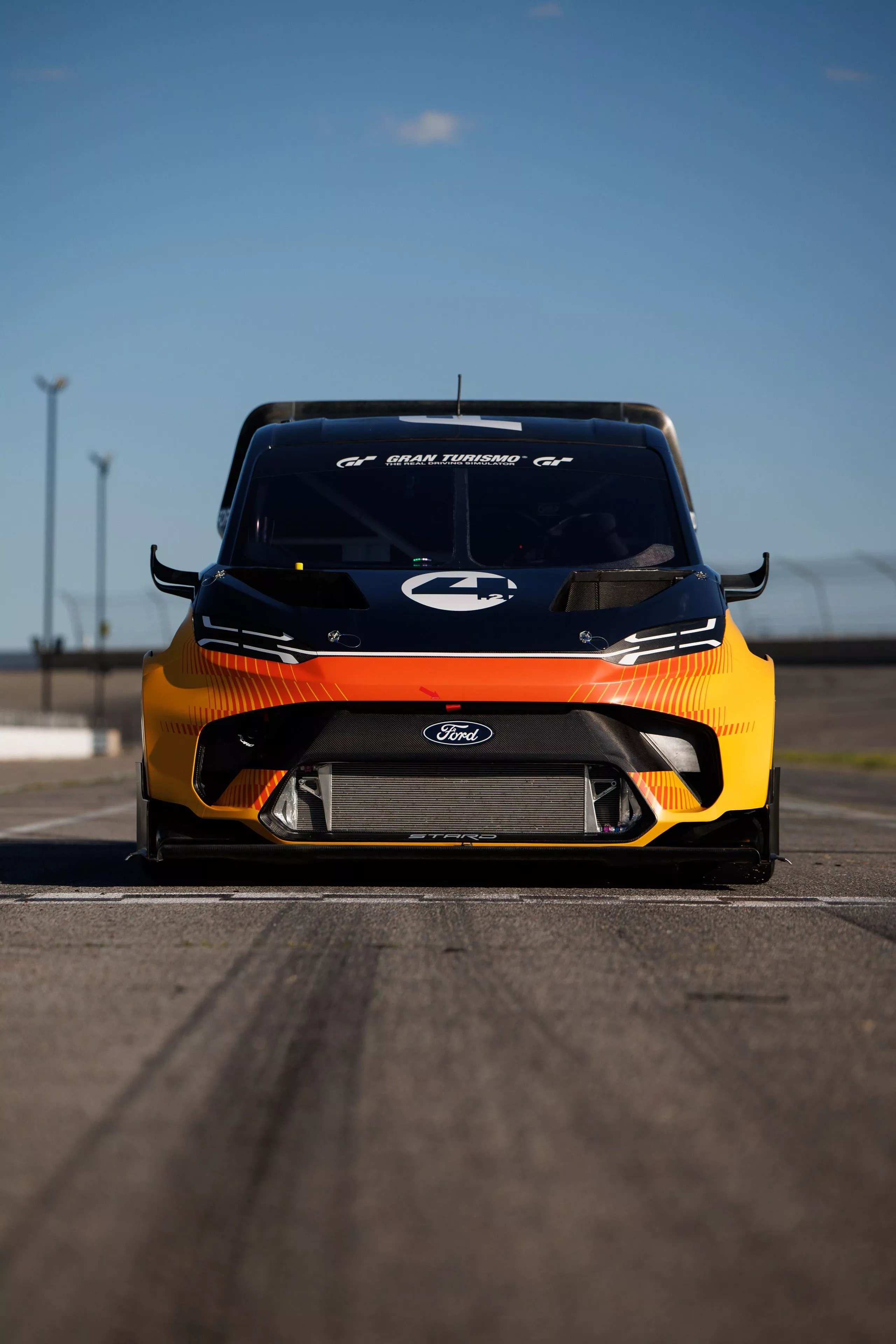 Ford SuperVan 4.2 Races to the Clouds