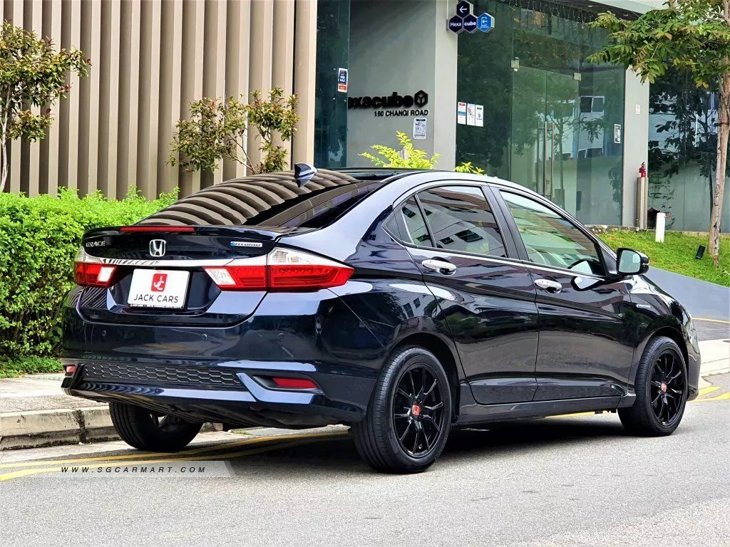 Honda Grace Hybrid 1.5A LX Photo