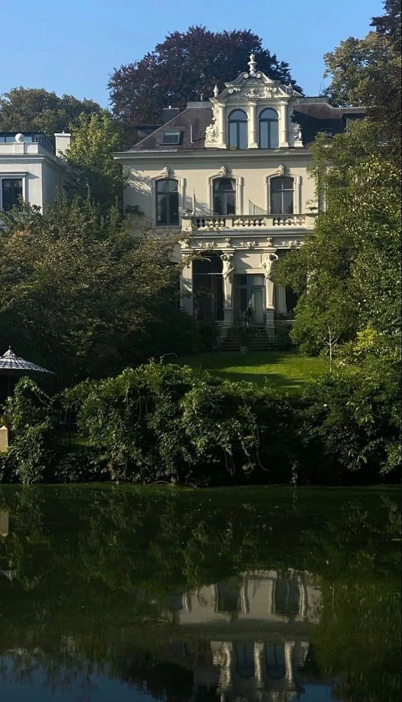 HD old money aesthetic wallpaper