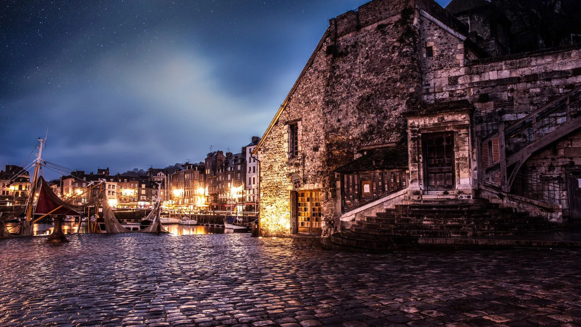 Night in Honfleur, France 1920x1080