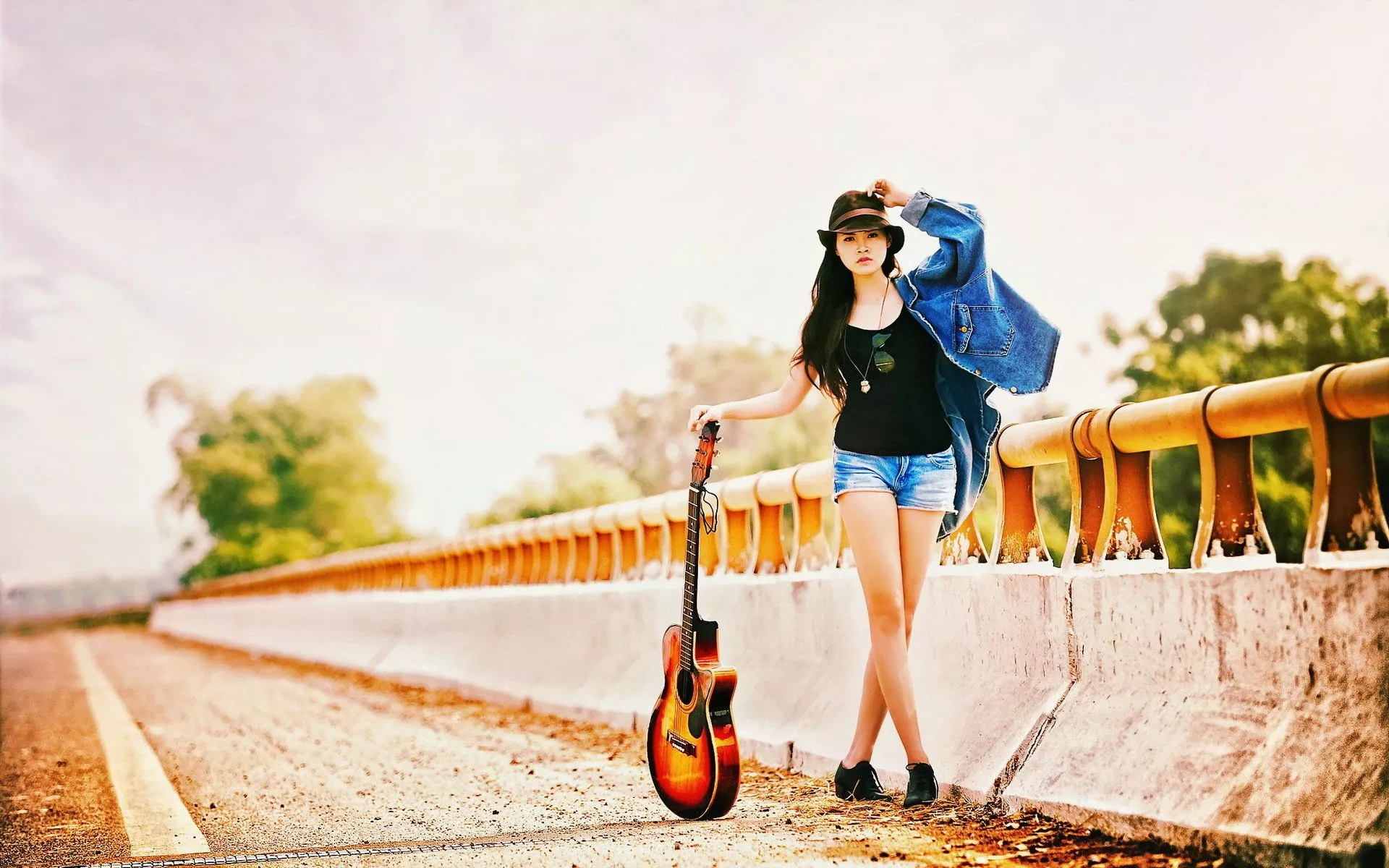 Download Guitar Woman Model HD Wallpaper