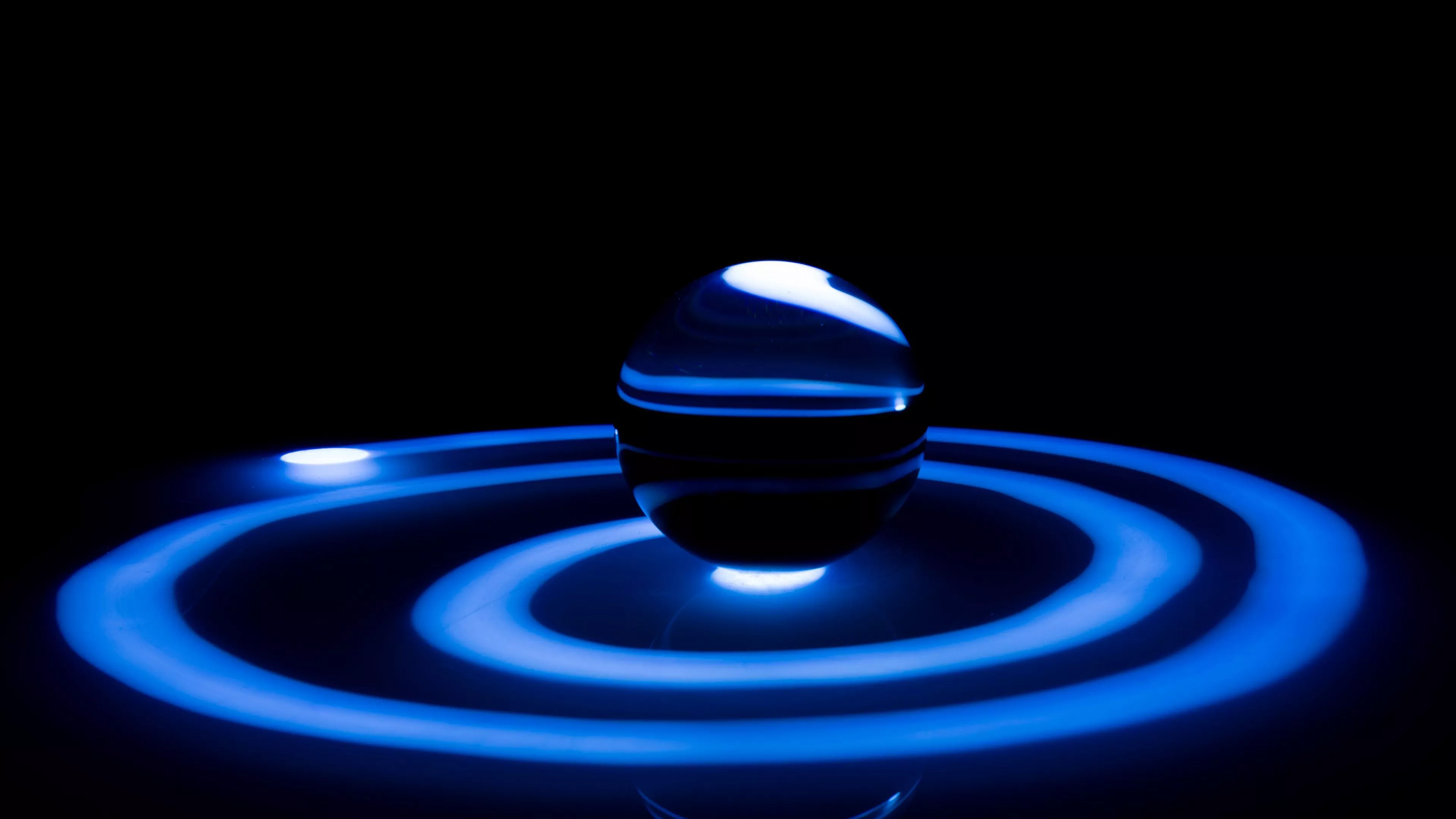 Blue Glass Light Ball Reflection Abstraction 4K HD Abstract Wallpaper